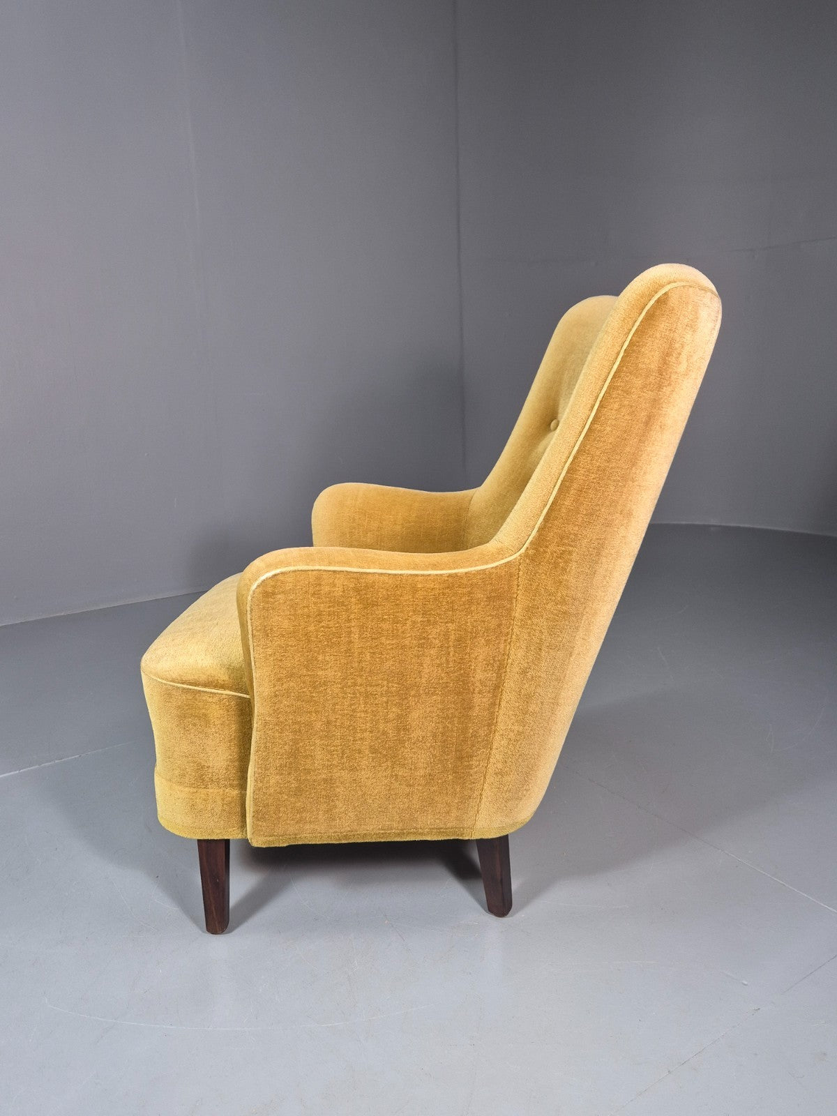 Mid Century Tub Chair Gold Velour 1960s Retro Buttoned  EB10751 VCLO11