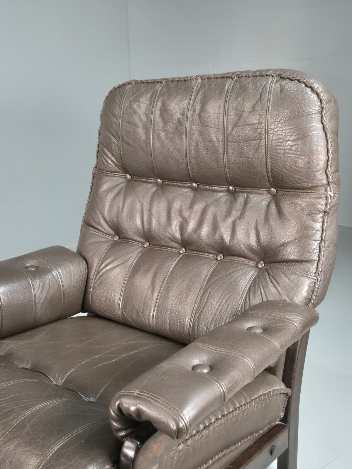 Vintage Danish Lounge Chair Brown Leather Buttoned 1970s Retro MCM EB8239 MNOR - UKDK FURNITURE