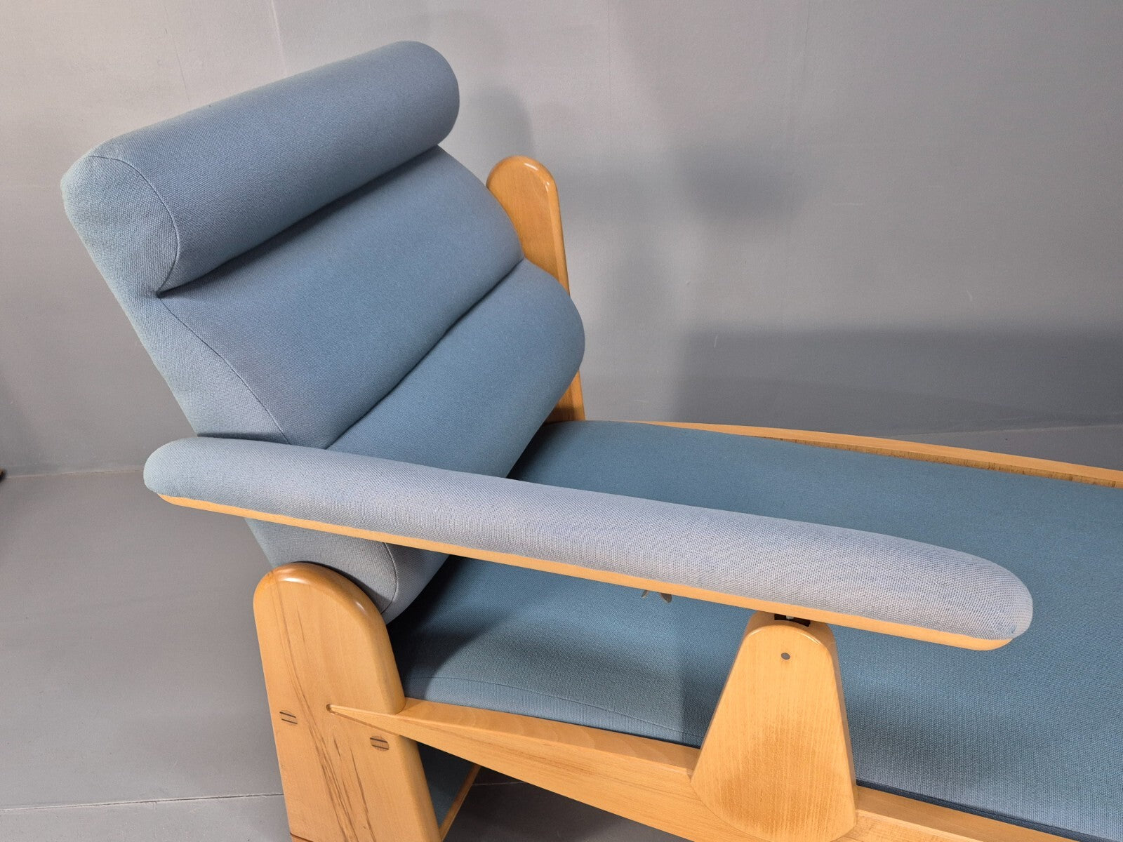 Vintage Modern Design Chaise Lounge By John Barnard in 1996 EB9675 VCHA - UKDK FURNITURE