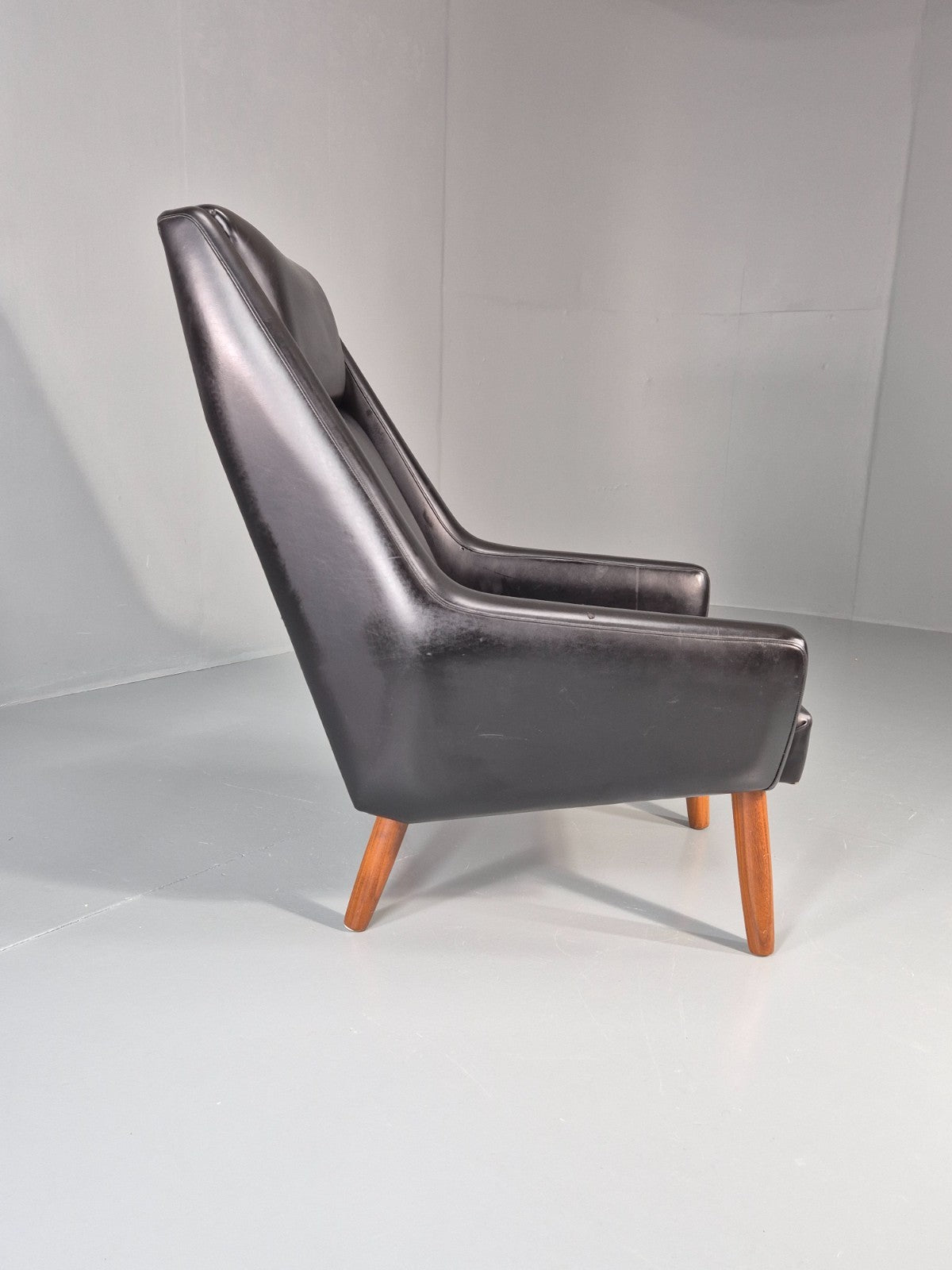 1960s High Back Lounge Chair Vintage Danish MCM Retro Teak Legs EB11330 MNOR10