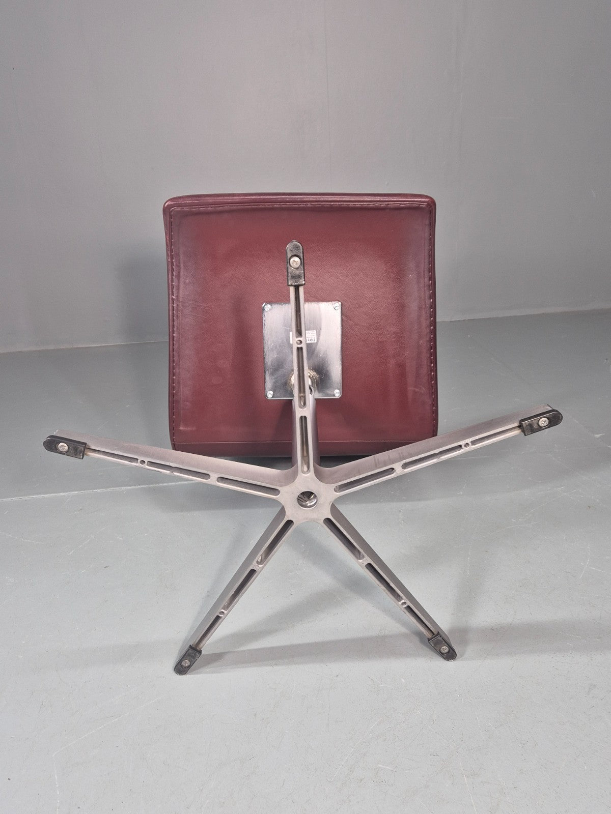 Vintage Fritz Hansen Oxford Chair Arne Jacobsen Design 2004 MCM EB11750 MSWI12