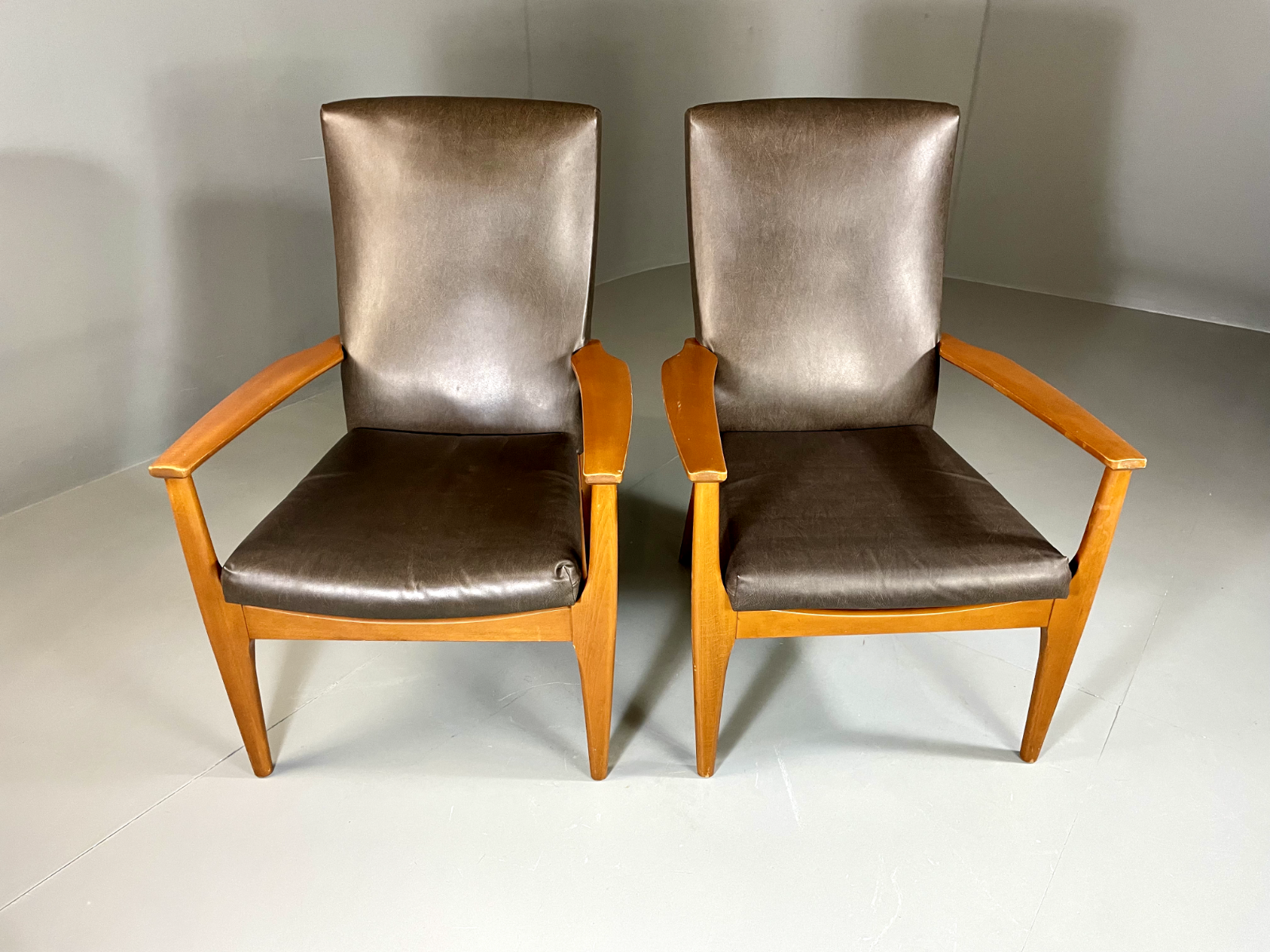 2 Parker Knoll Lounge Chairs Beech Vinyl MCM Retro PK988/1023 EB6264 MNOR2