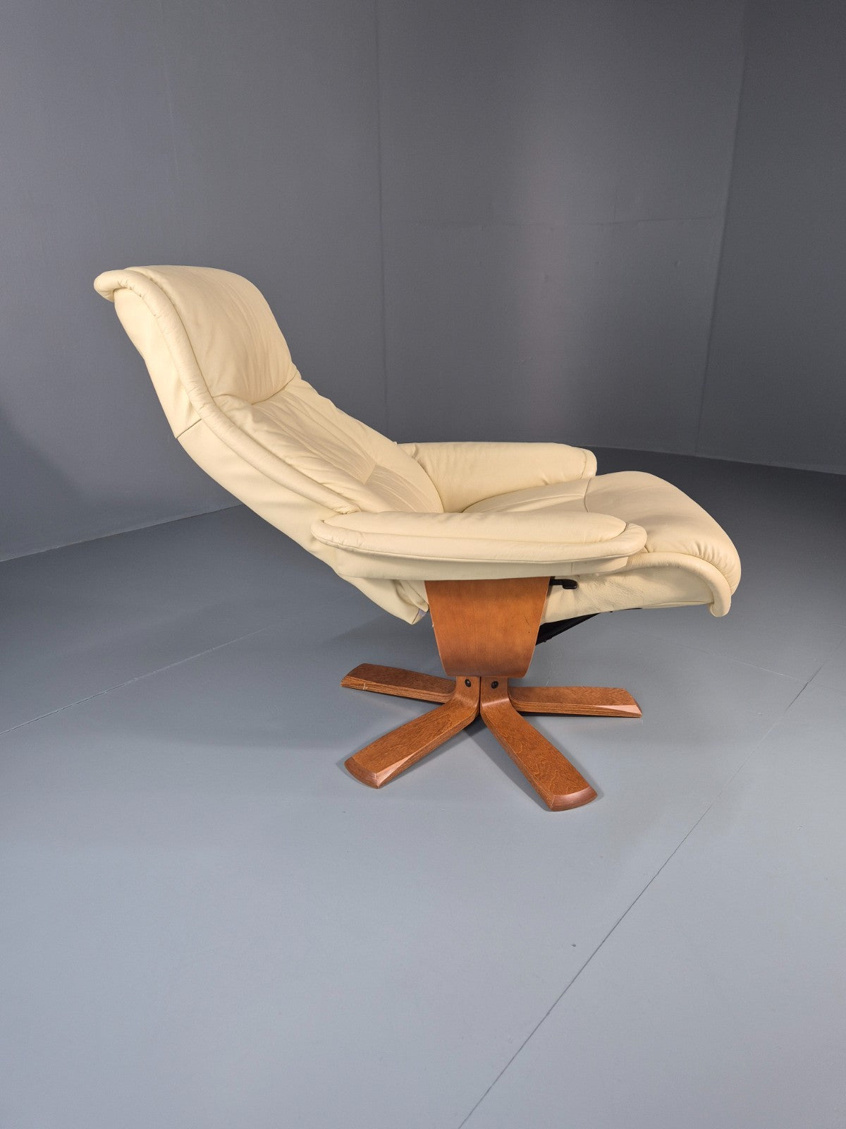 Vintage Danish Swivel Recline Lounge Chair Cream Leather 1990s  EB11400 MSWI10