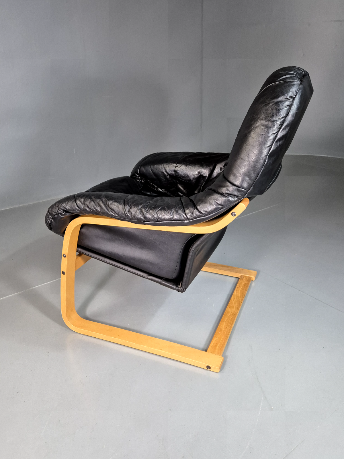 Vintage Danish Lounge Chair Black Leather Bentwood Frame Retro MCM EB7254 MBEN8