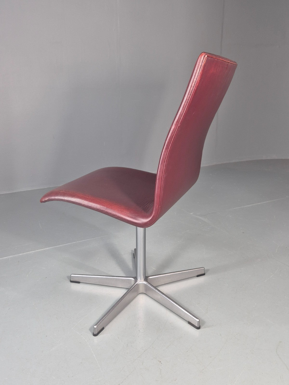 Vintage Fritz Hansen Oxford Chair Arne Jacobsen Design 2004 MCM EB11751 MSWI6