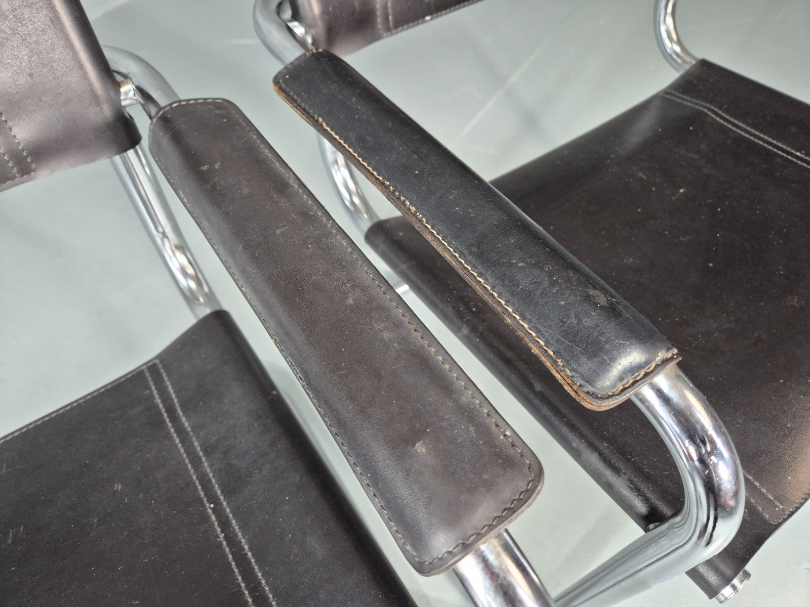 2 Leather and Chrome Elbow Chair Bauhaus Style Vintage 1980s Retro EB11214 MNOR10