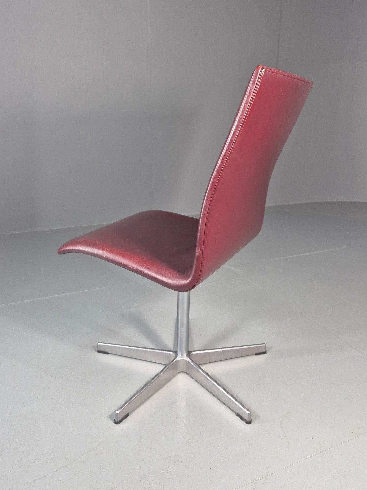 Vintage Fritz Hansen Oxford Chair Arne Jacobsen Design 2004 MCM EB11750 MSWI8