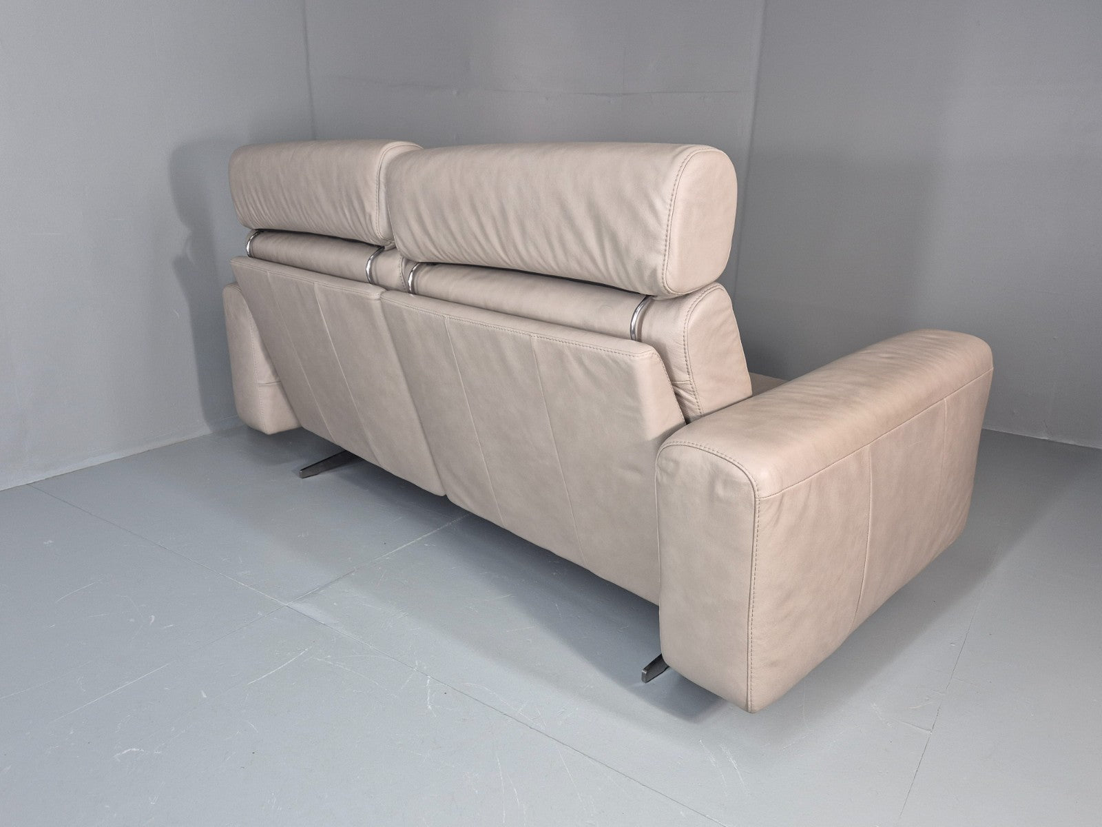 Stressless Stella 2 Seat Settee In Grey Leather Modern Ekornes EB11474 MDIN14