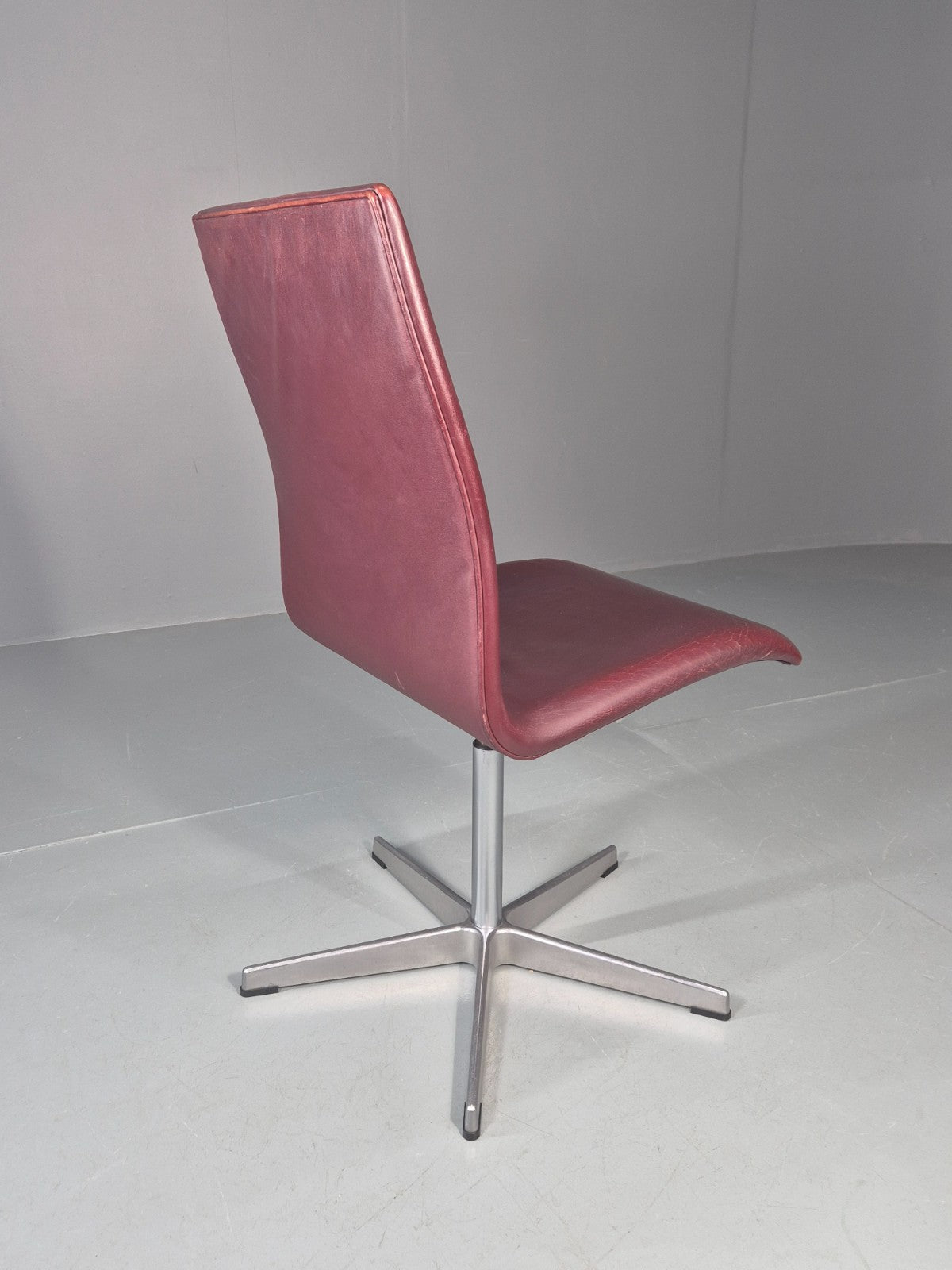 Vintage Fritz Hansen Oxford Chair Arne Jacobsen Design 2004 MCM EB11749 MSWI4