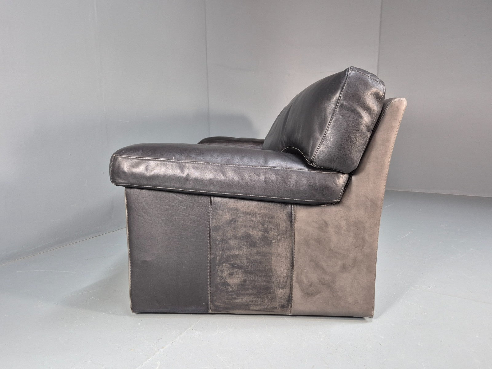 Vintage Two Seat Settee 1980s Danish Black Leather Retro EB10109 M2SS14