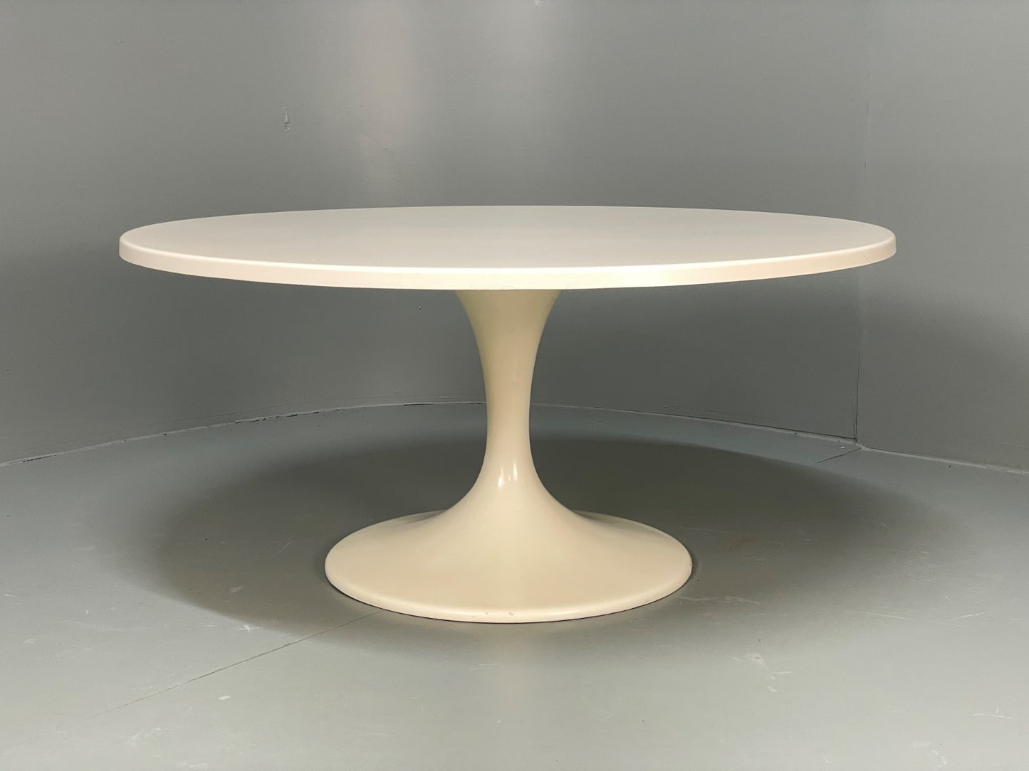 Vintage Round Coffee Table White Fibreglass 1970s Tulip Style EB11237 MWOO0