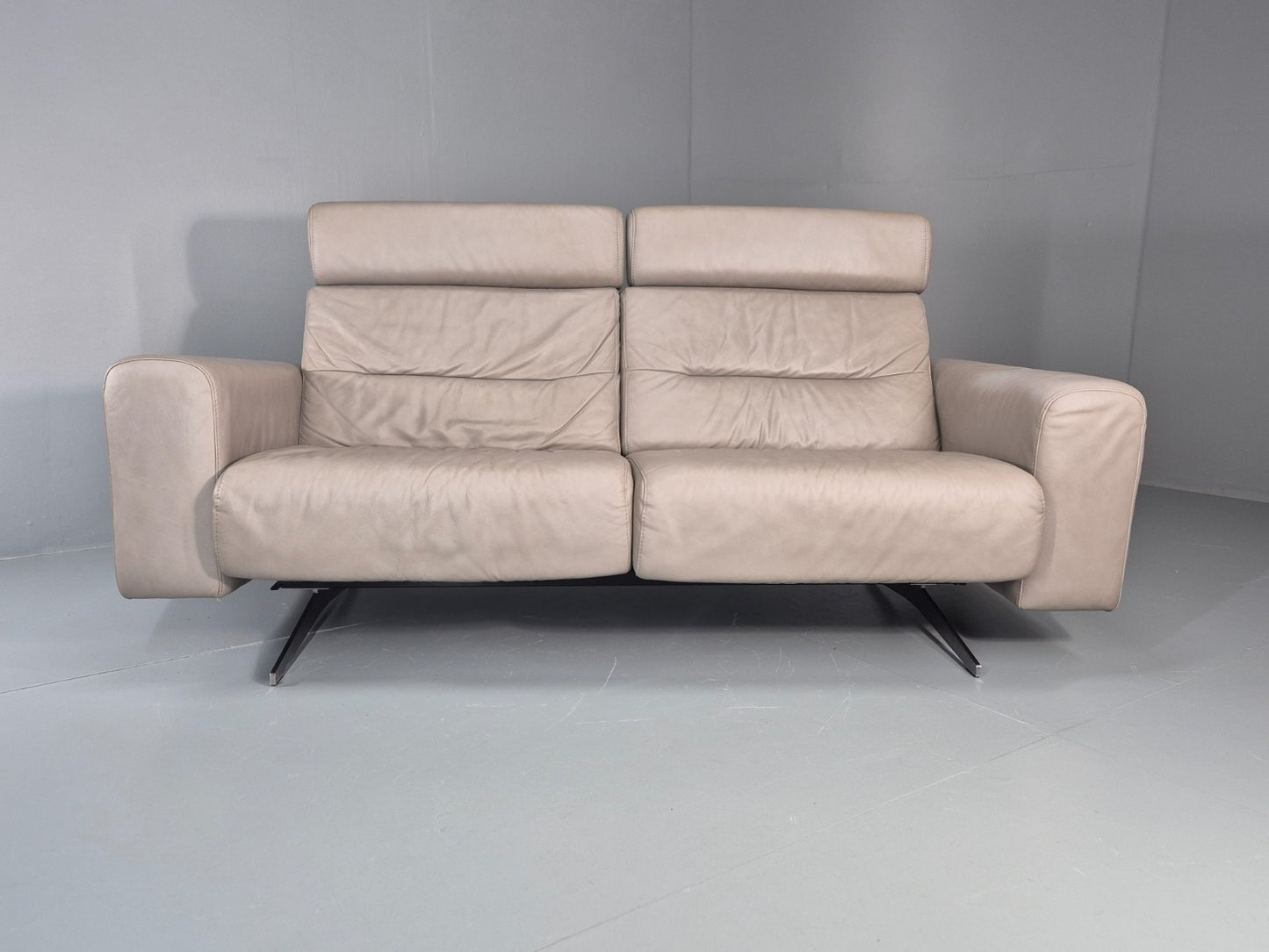 Stressless Stella 2 Seat Settee In Grey Leather Modern Ekornes EB11474 MDIN5