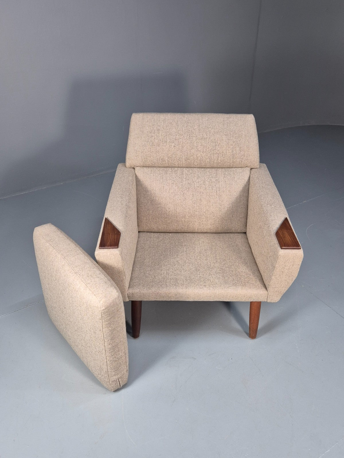 Mid Century Danish Lounge Chair New Upholstery Teak Paws and Legs   EB10726 MNOR6