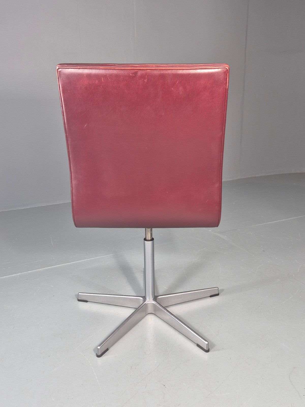 Vintage Fritz Hansen Oxford Chair Arne Jacobsen Design 2004 MCM EB11751 MSWI4