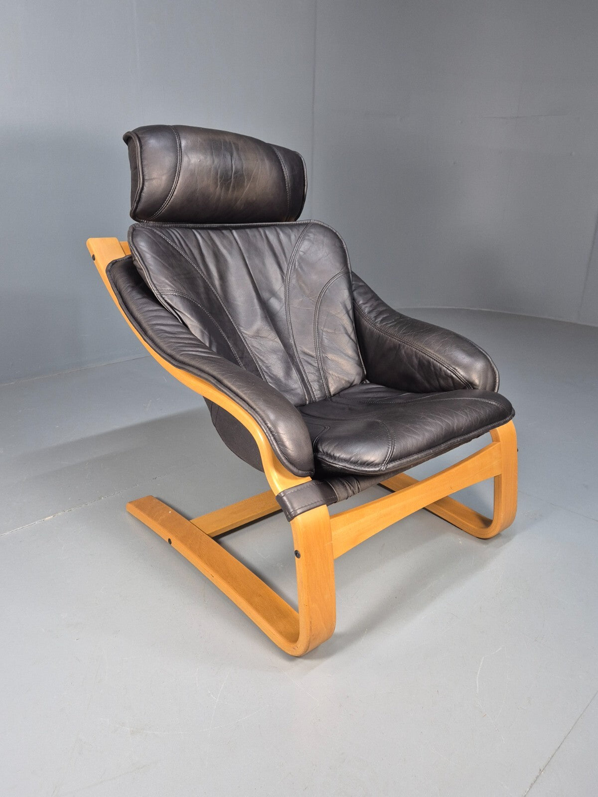 Vintage Black Leather Armchair Blonde Bentwood 1980s Danish MCM EB9256 MBEN2