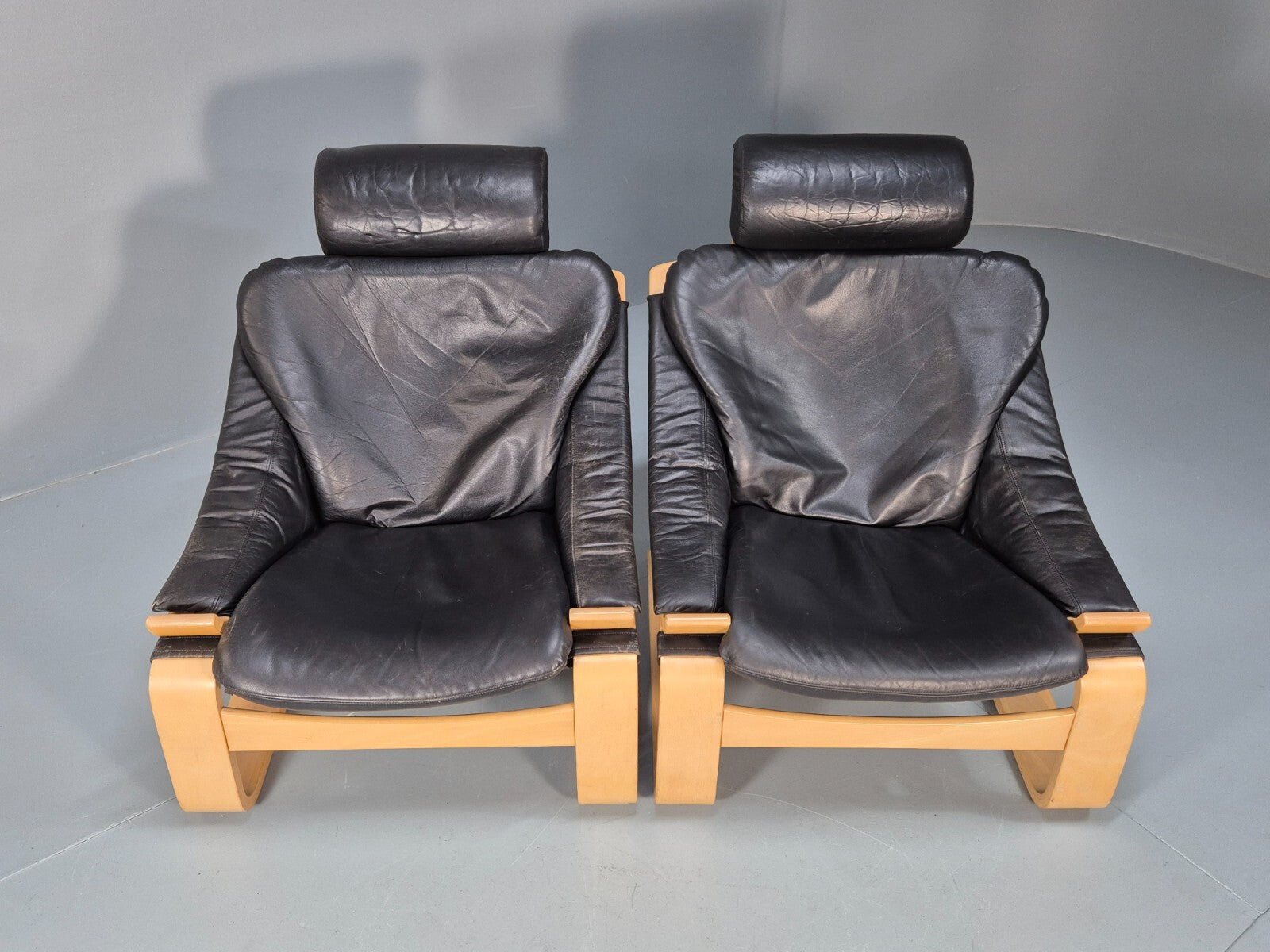 2 Kroken Leather Lounge Chairs, Ake Fribyter Design 1970s Retro MCM EB9295 MNOR - UKDK FURNITURE