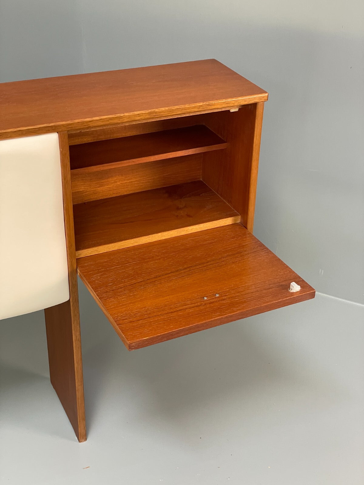 Vintage Teak Bedside Cabinets & Headboard By Meredew 1970s King Size EB9527 MWOO - UKDK FURNITURE