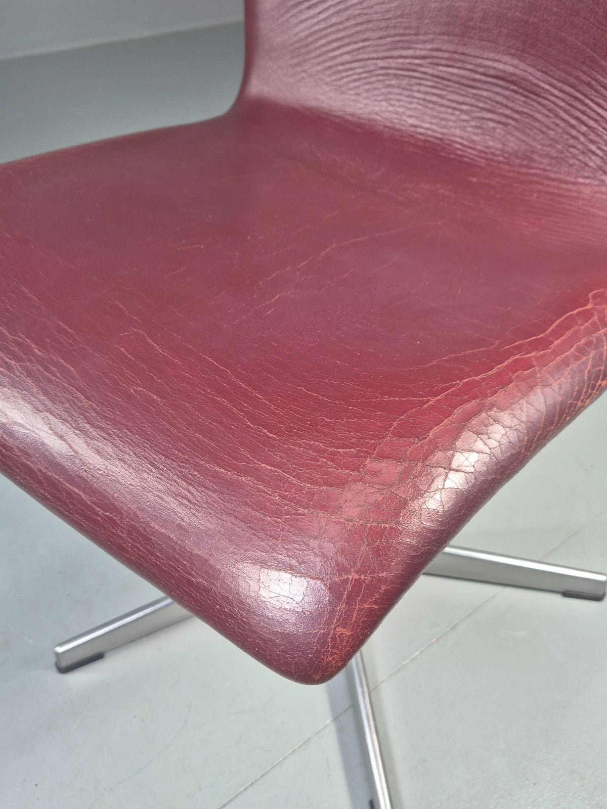 Vintage Fritz Hansen Oxford Chair Arne Jacobsen Design 2004 MCM EB11749 MSWI14