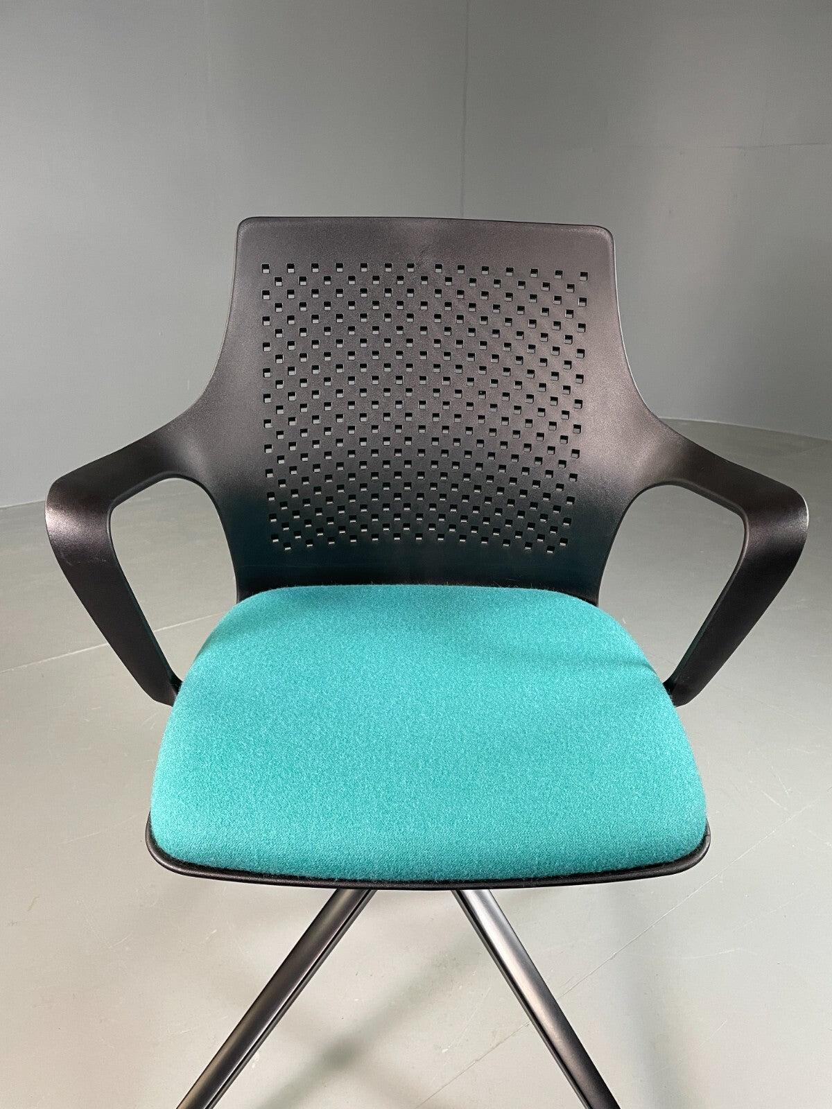 Vintage Desk Chair Turquoise Black Plastic Calibre Mint 401 EB6830 MSWI12