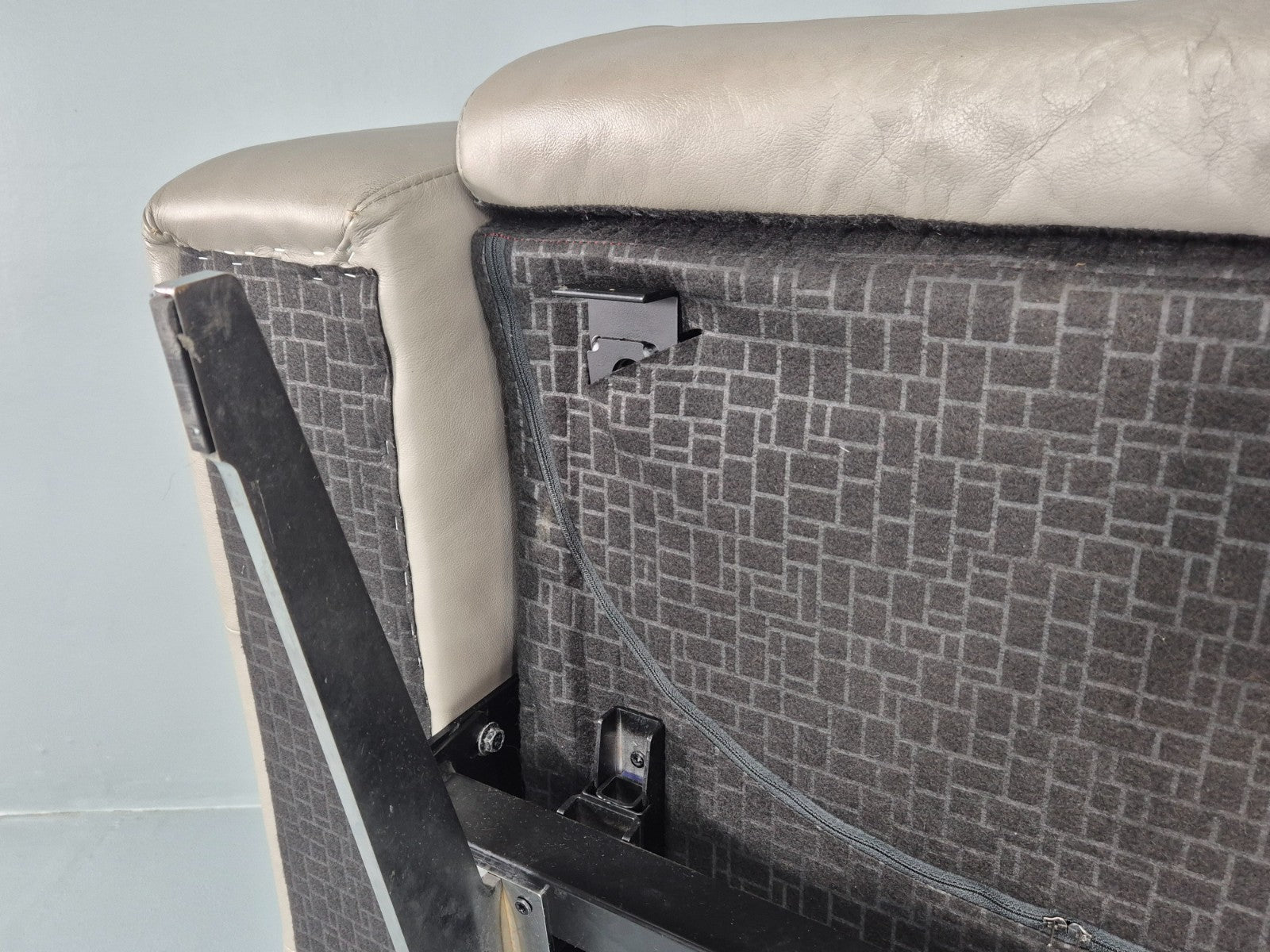 Stressless Stella 2 Seat Settee In Grey Leather Modern Ekornes EB11474 MDIN8