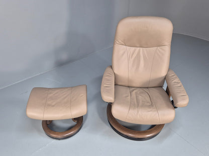 Ekornes Stressless Chair and Footstool Beige Leather Vintage 1990s  EB10633 MSWI5