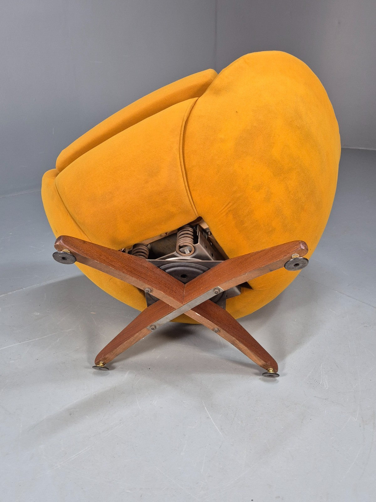 Vintage 1960s Egg Chair Swivel and Rock Base Orange Retro MCM EB9798 MSWI11