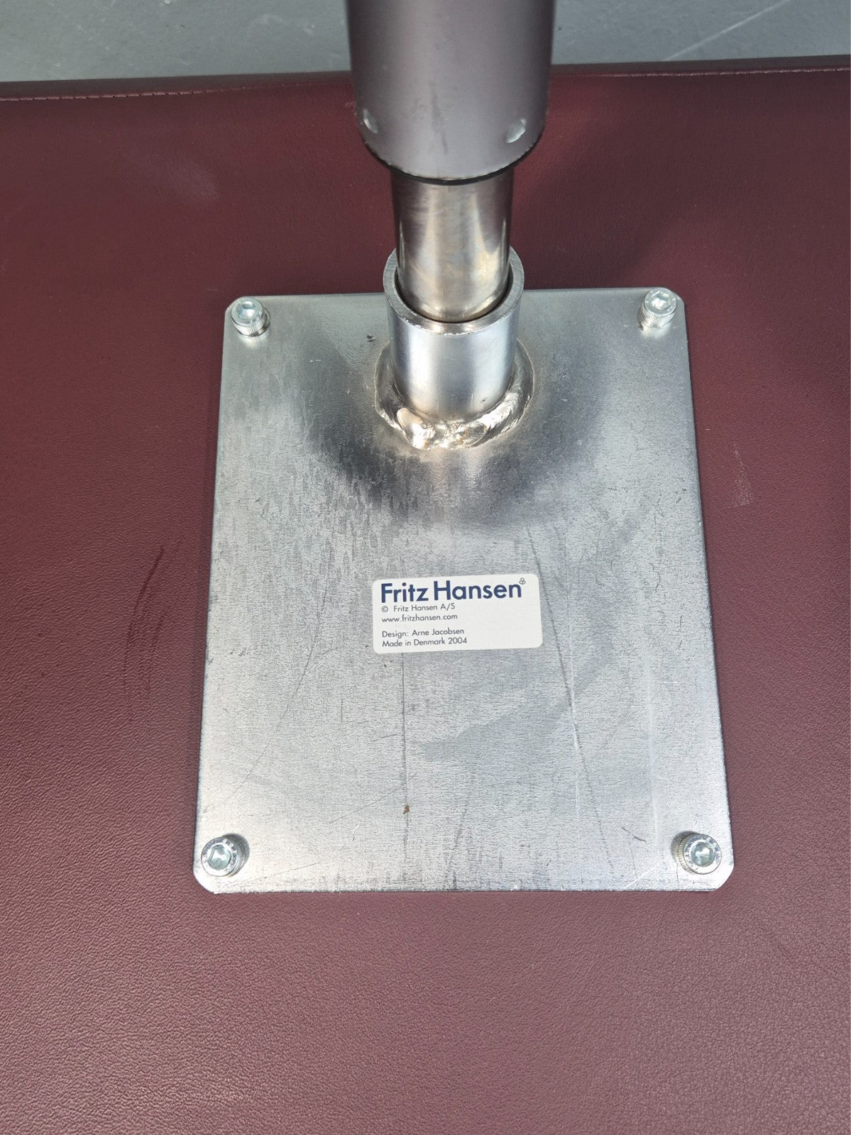 Vintage Fritz Hansen Oxford Chair Arne Jacobsen Design 2004 MCM EB11755 MSWI11