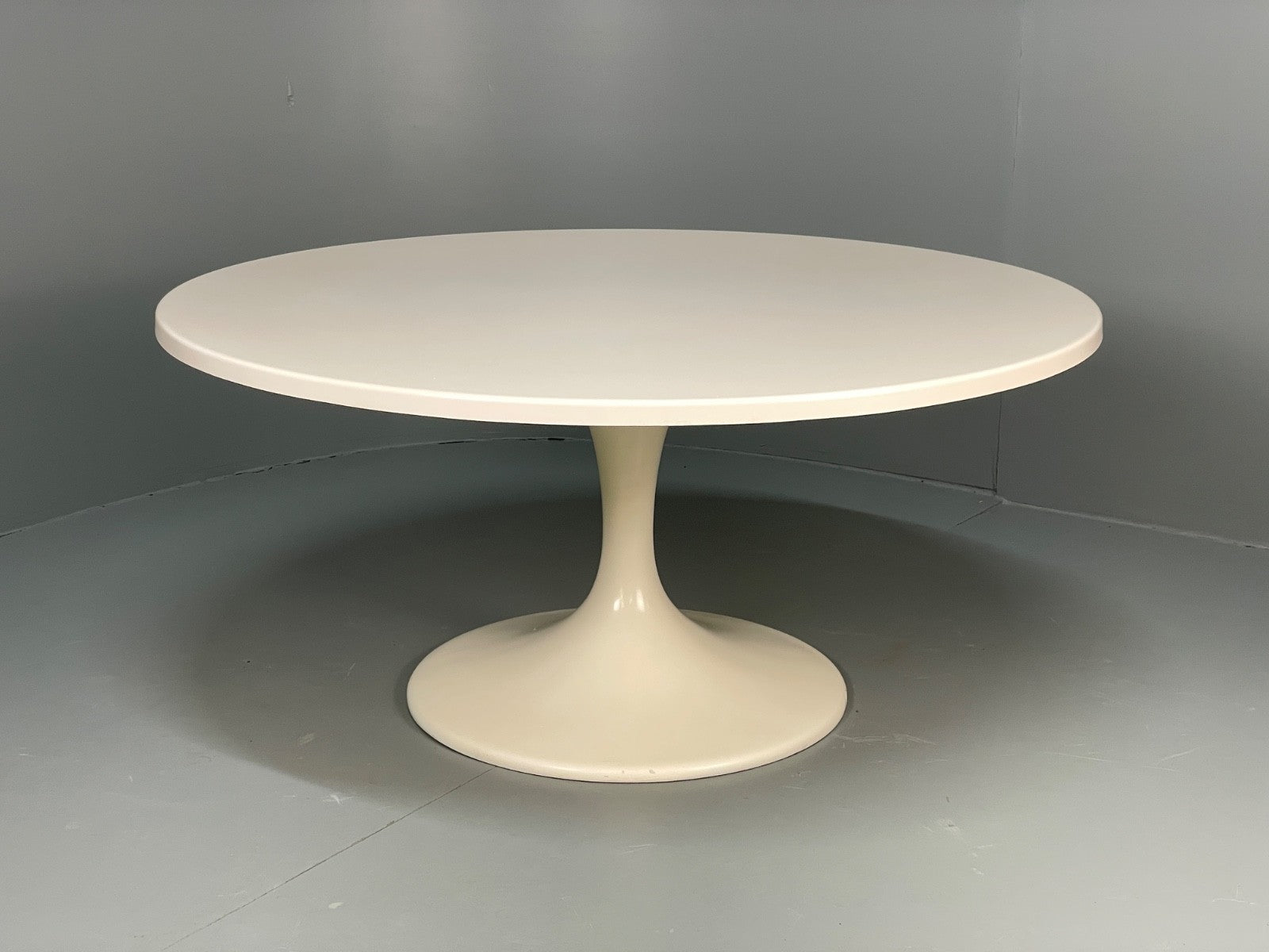Vintage Round Coffee Table White Fibreglass 1970s Tulip Style EB11237 MWOO1