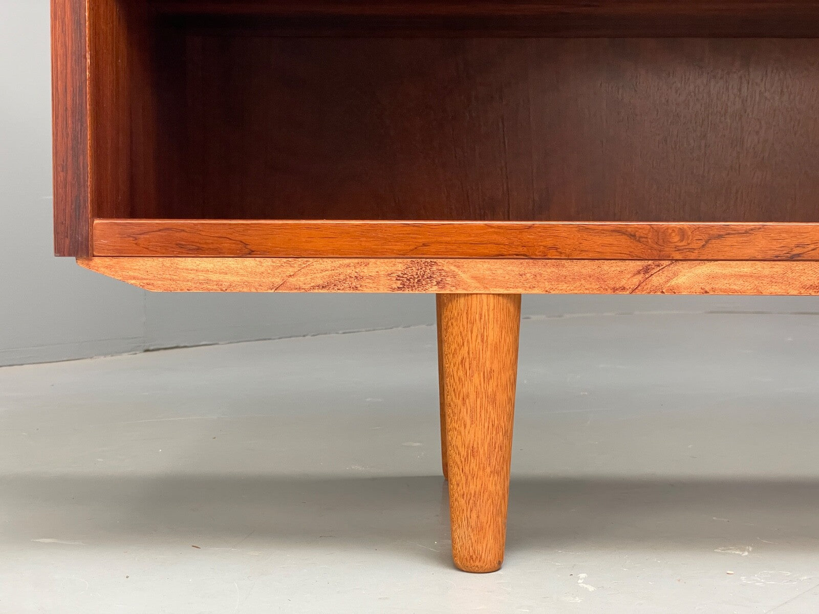 Vintage Bookcase By Hundevad Danish Retro Shelving 1970s Mid Century EB9518 MWOO - UKDK FURNITURE