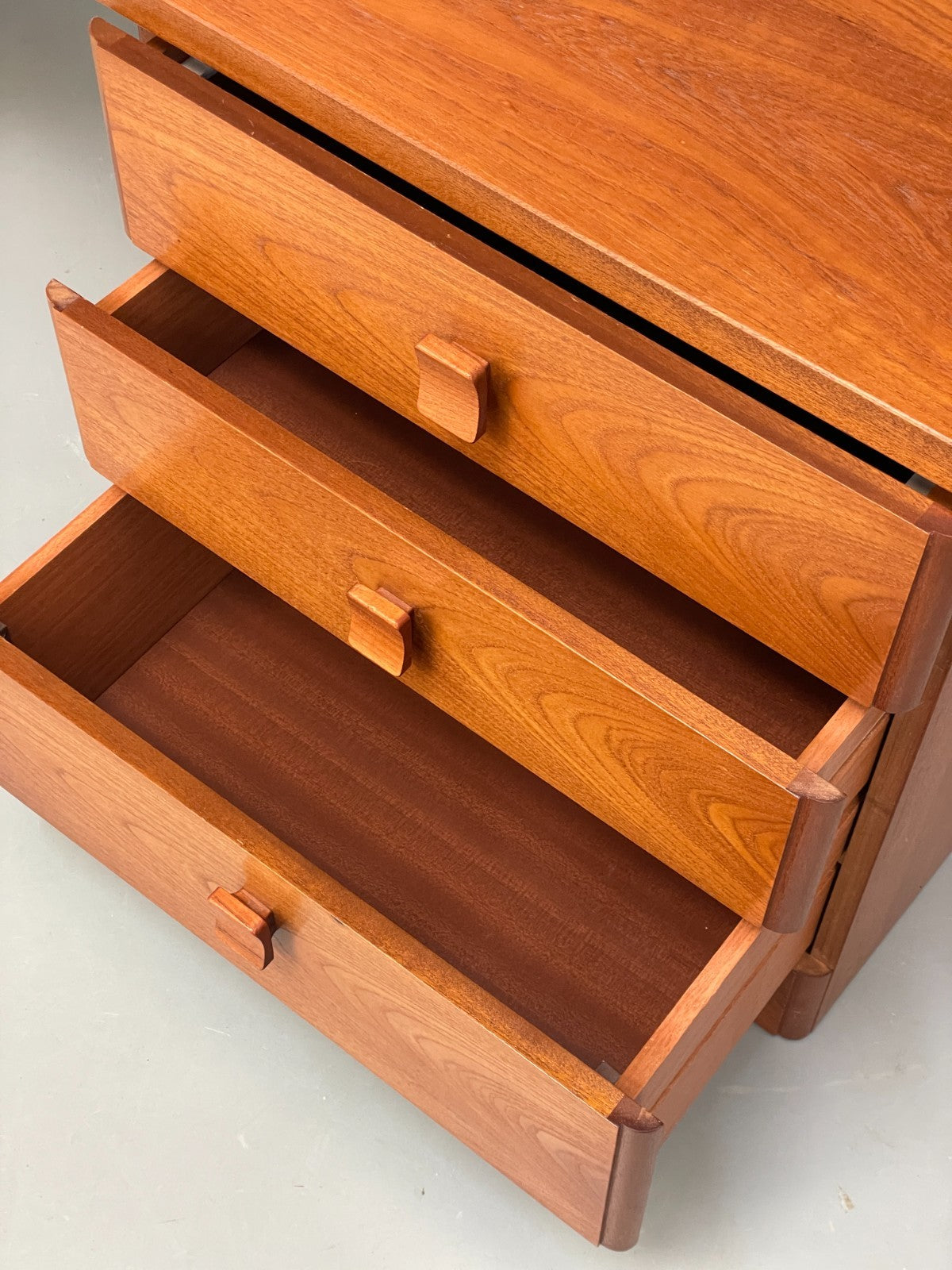 Vintage Stag Teak Desk Dresser Drawers Retro 1970s EB11792 MWOO6