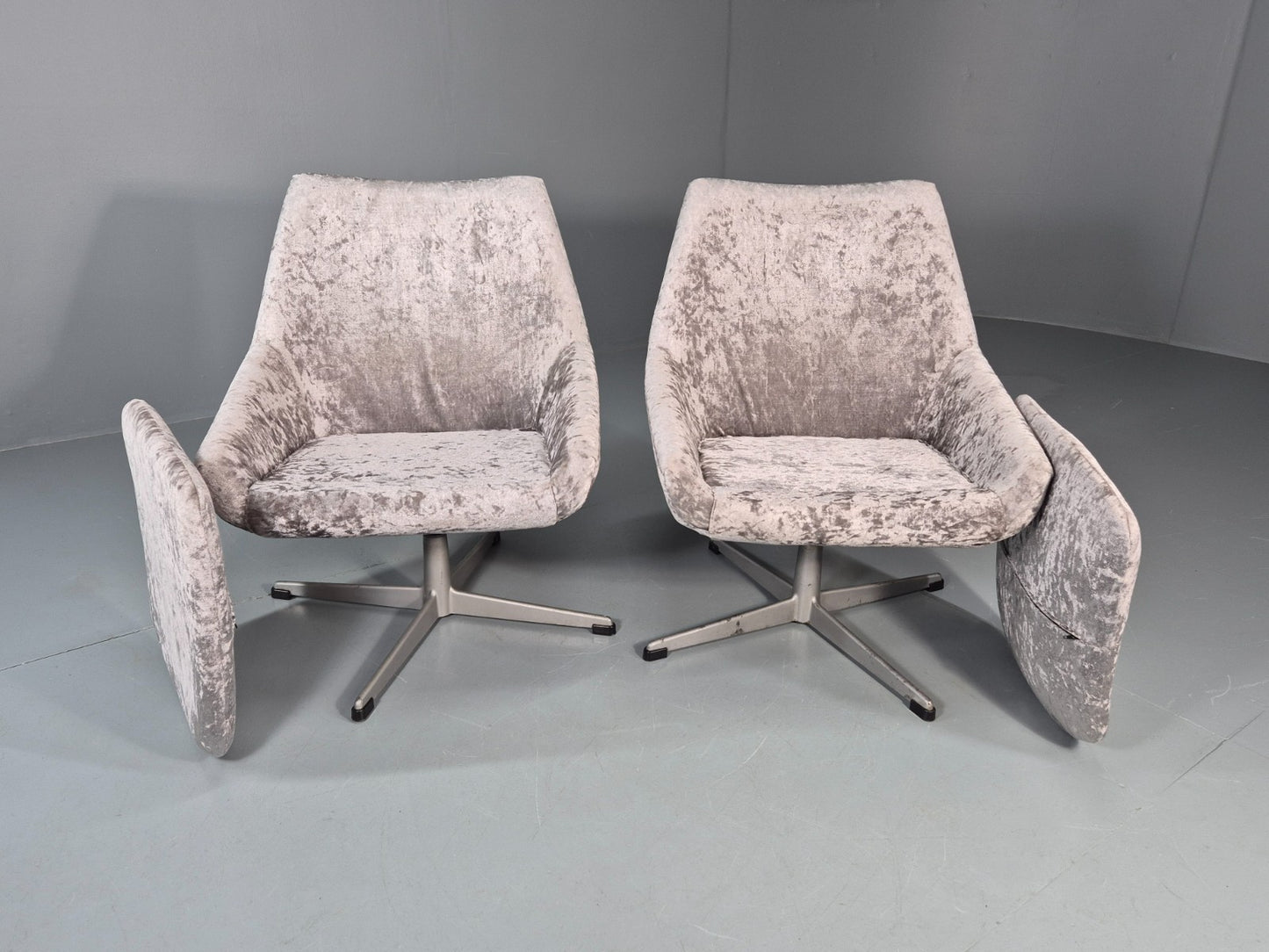 2 Swedish Swivel Chairs 1960s Retro Silver Blue Velvet Upholstery  EB10723 MNOR8