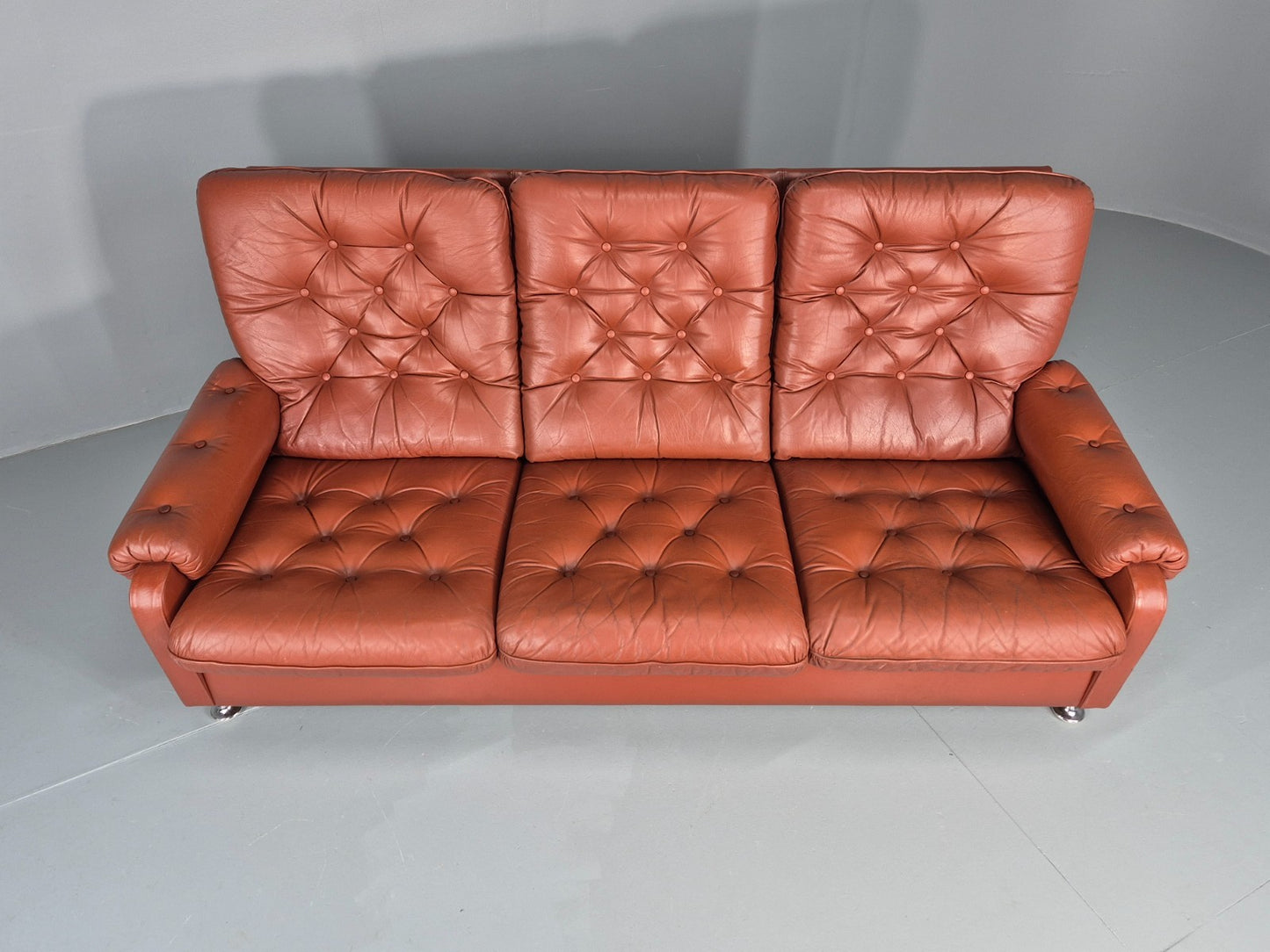 Vintage 3 seat Settee 1970s Retro Danish Red Tan Leather Buttoned EB10555 M3SS7