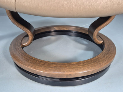 Ekornes Stressless Chair and Footstool Beige Leather Vintage 1990s  EB10633 MSWI11