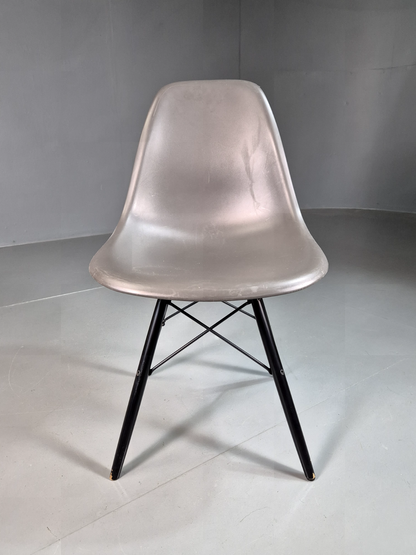 Vintage Vitra Eames Chair DSW Licensed Original MCM EB7373 MDIN1