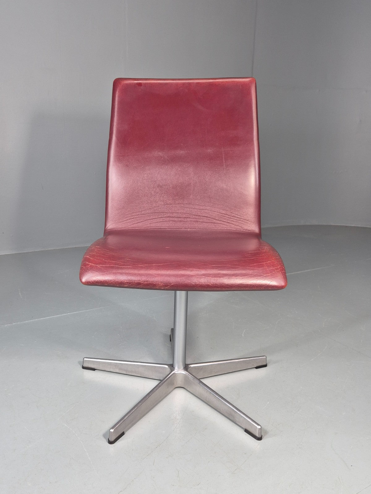 Vintage Fritz Hansen Oxford Chair Arne Jacobsen Design 2004 MCM EB11753 MSWI1