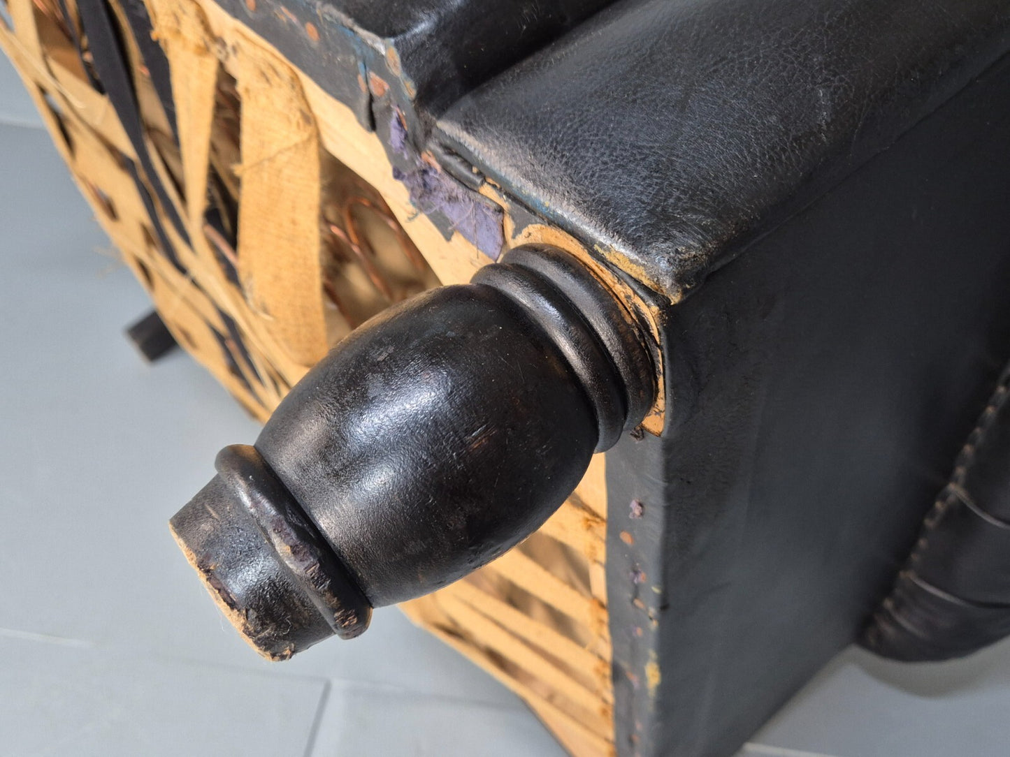 Vintage Black Leather Chesterfield Chair Oversize Classic Club Chair EB9472 VLEA - UKDK FURNITURE