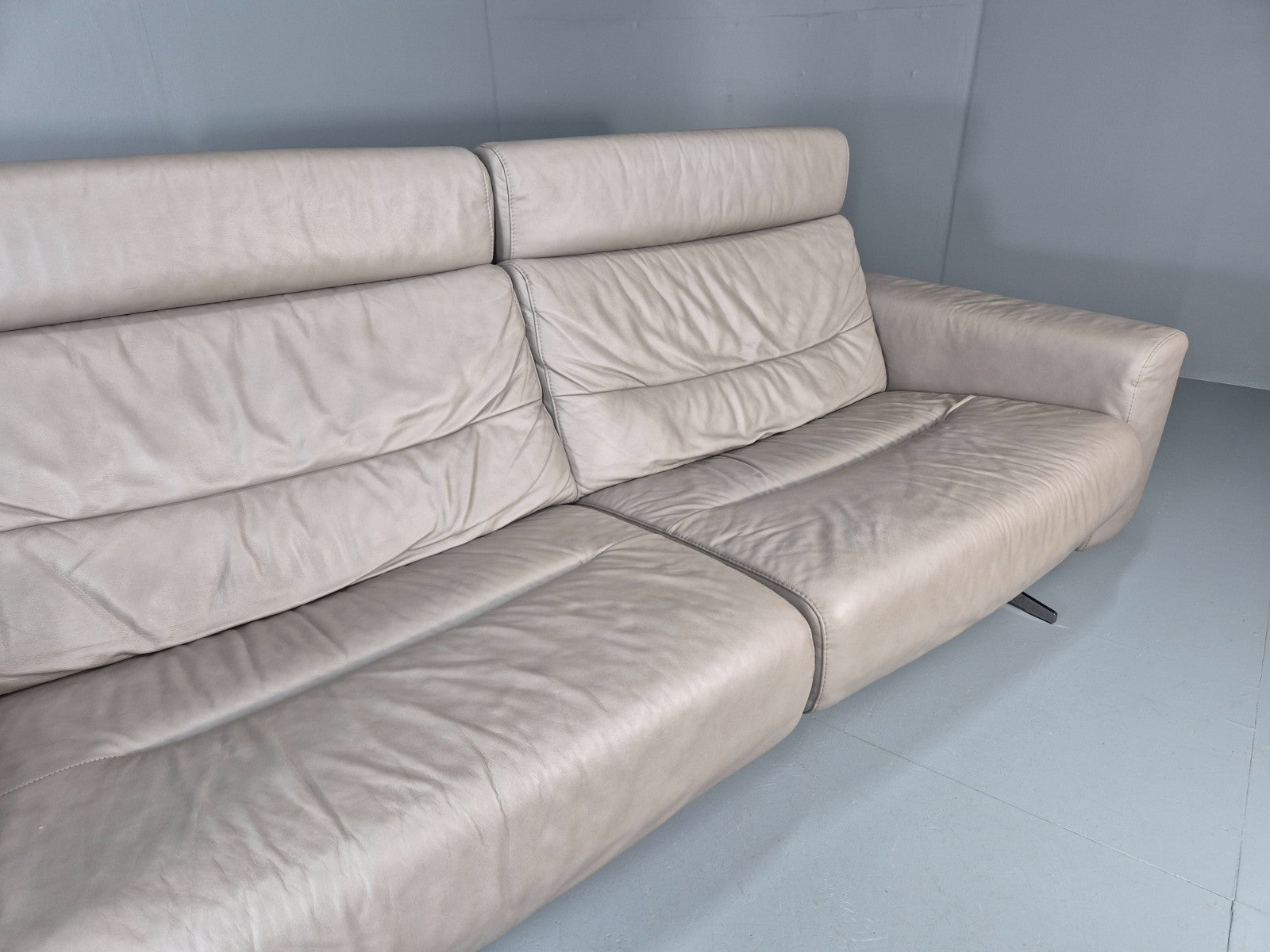 Stressless Stella 3 Seat Settee In Grey Leather Modern Ekornes EB11476 M3ss3