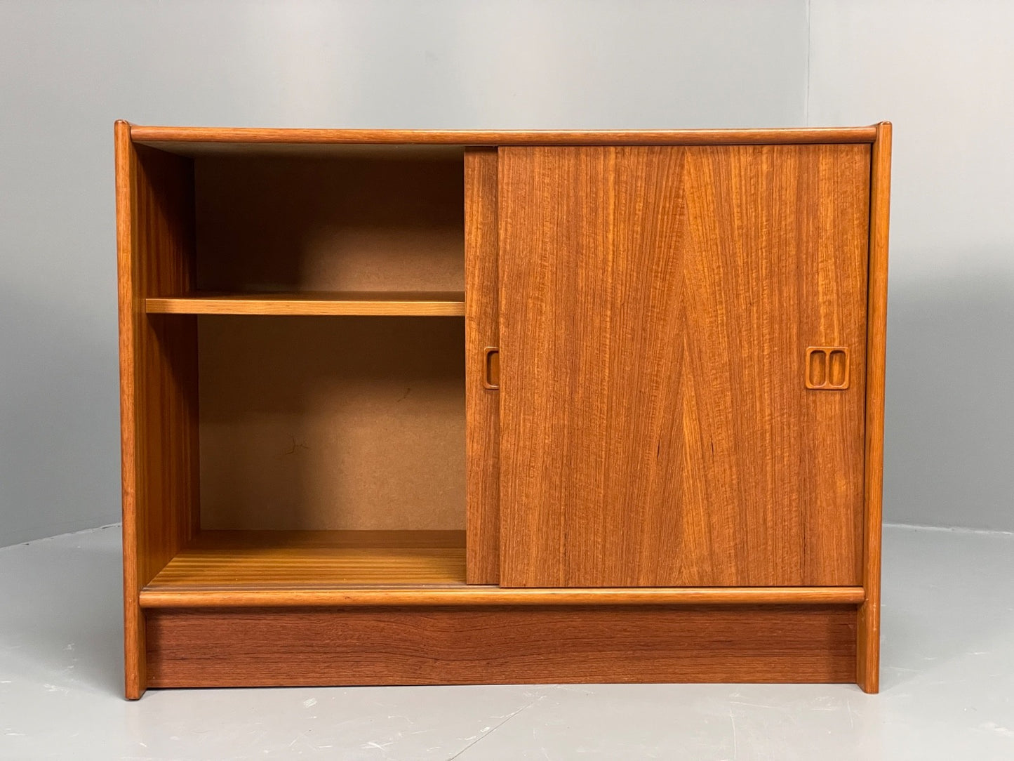 Vintage 1970s Teak Cabinet Danish Design Shelving Retro Handles EB11044 MWOO1