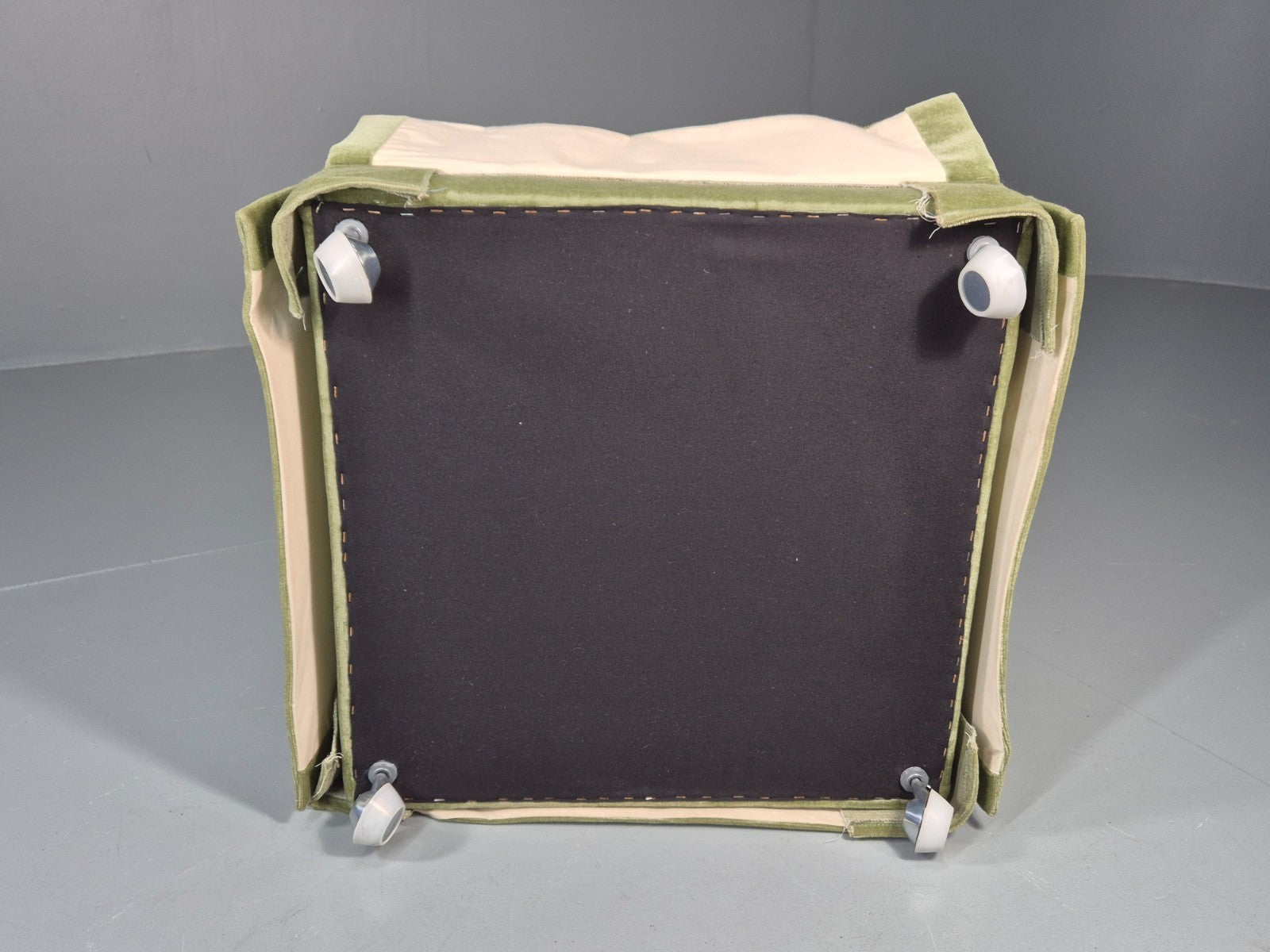 Vintage 1970s Footstool Pouffe Green Velour Retro EB11483 MFOO7