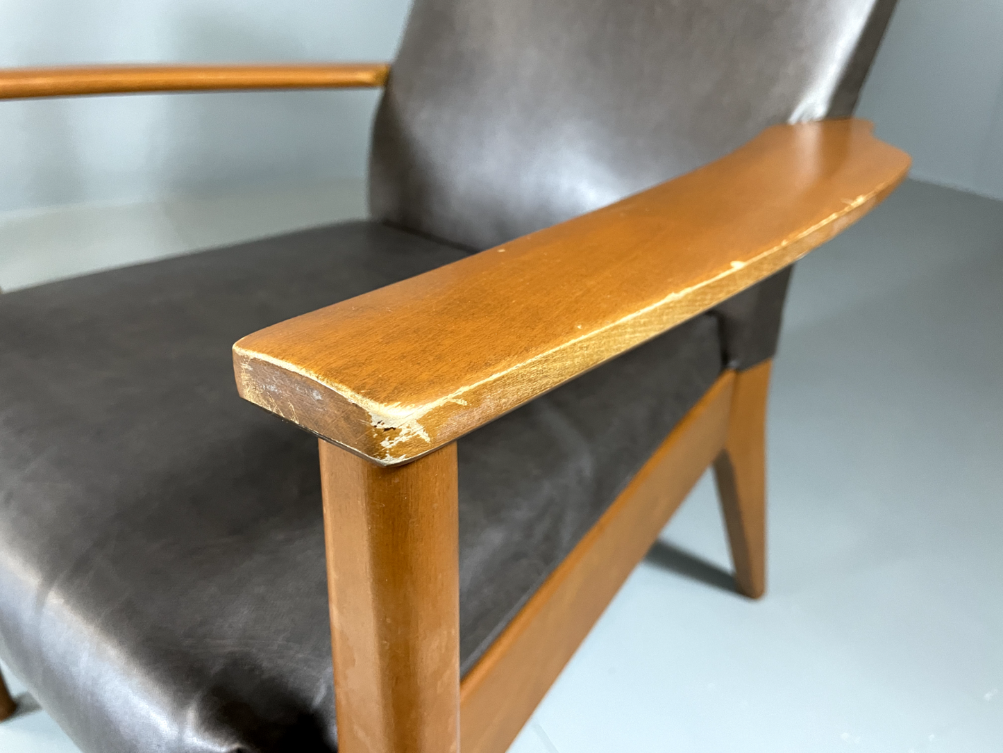 2 Parker Knoll Lounge Chairs Beech Vinyl MCM Retro PK988/1023 EB6264 MNOR14