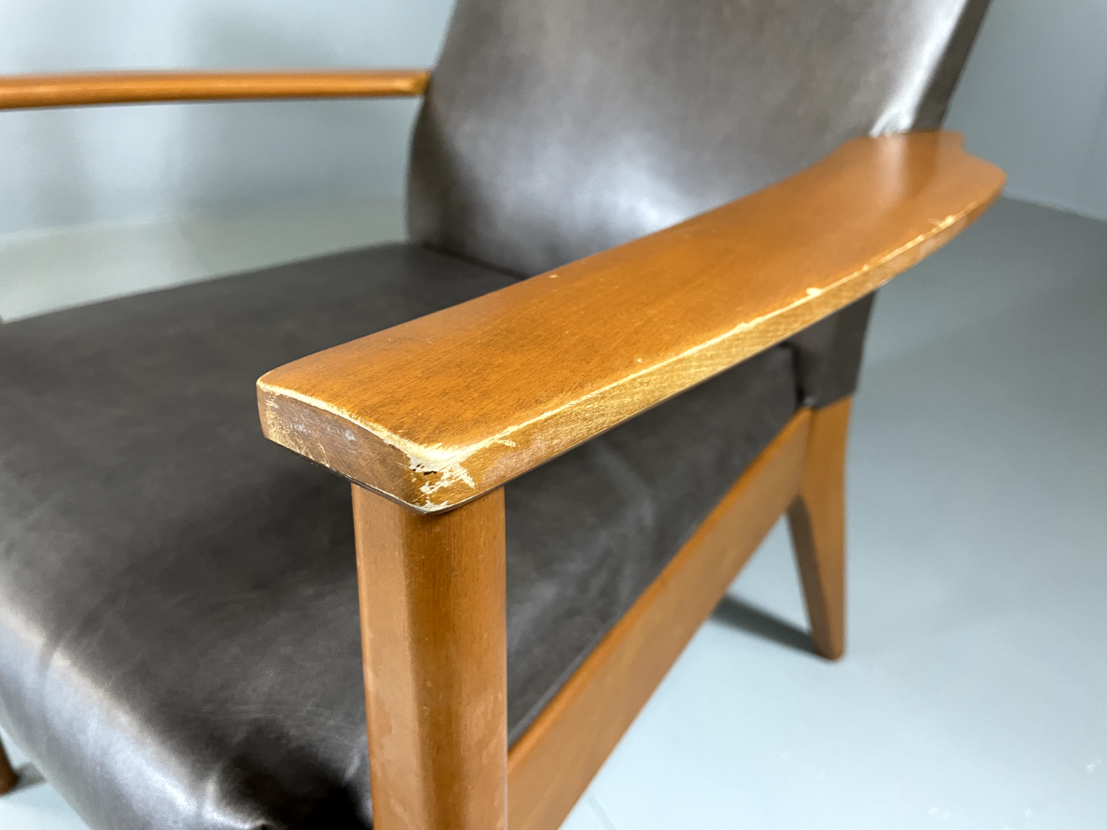 2 Parker Knoll Lounge Chairs Beech Vinyl MCM Retro PK988/1023 EB6264 MNOR14