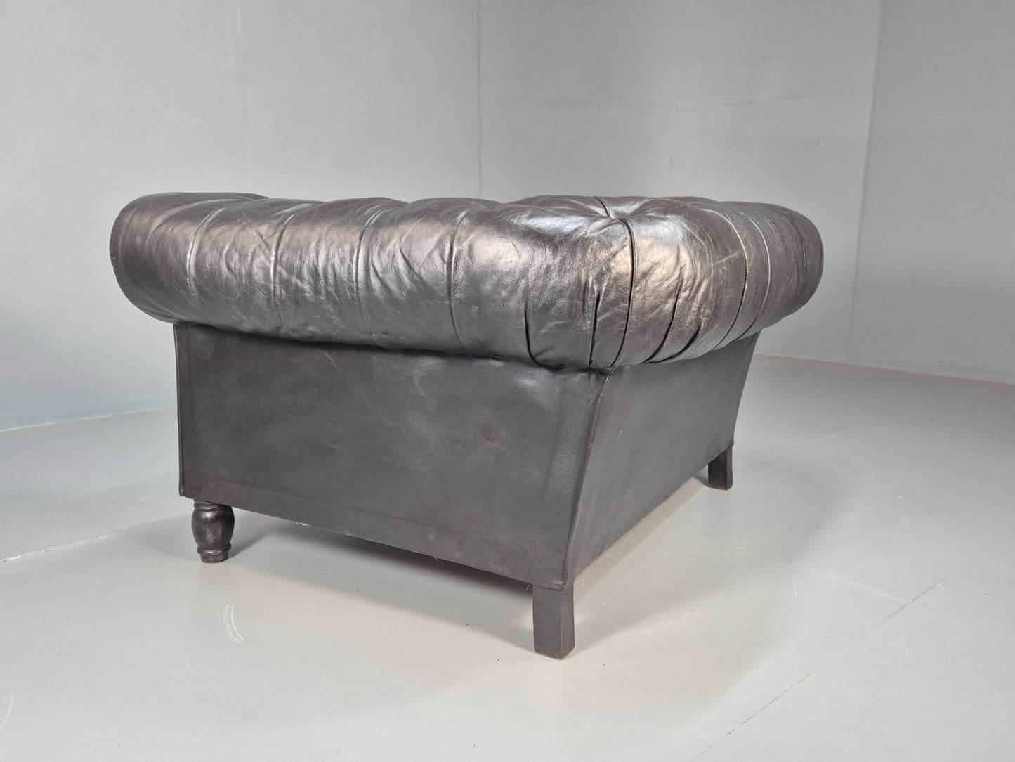 Vintage Black Leather Chesterfield Chair Oversize Classic Club Chair EB9472 VLEA - UKDK FURNITURE