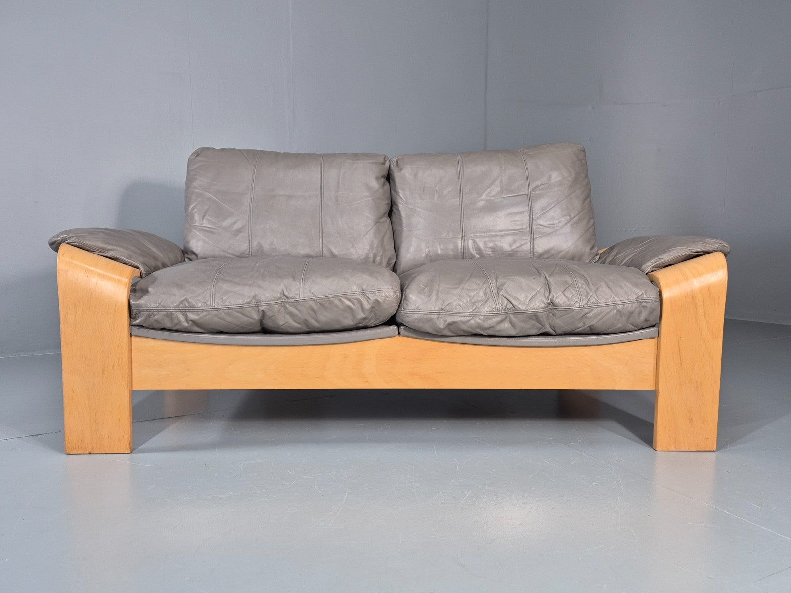 Two Seater Vintage Settee Bentwood and Grey Leather 1980s Retro MCM EB11390 M2SS4