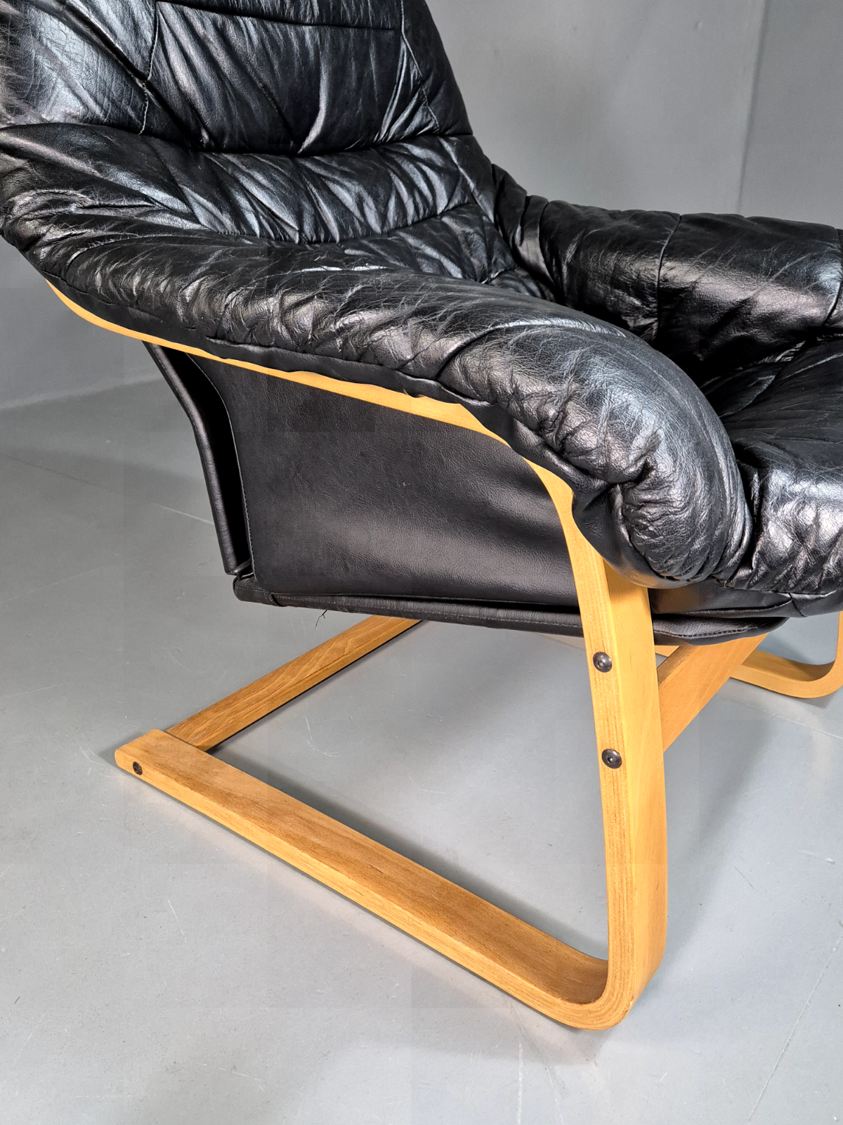 Vintage Danish Lounge Chair Black Leather Bentwood Frame Retro MCM EB7254 MBEN11