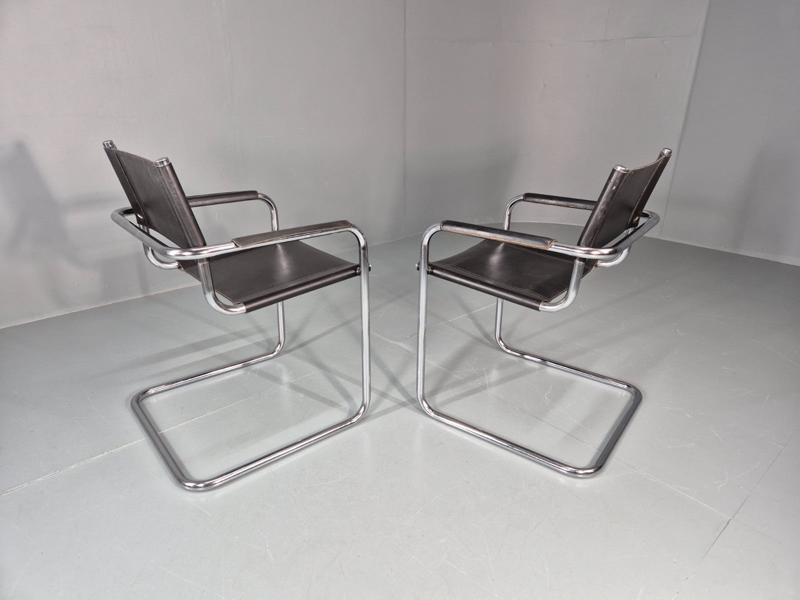 2 Leather and Chrome Elbow Chair Bauhaus Style Vintage 1980s Retro EB11214 MNOR9