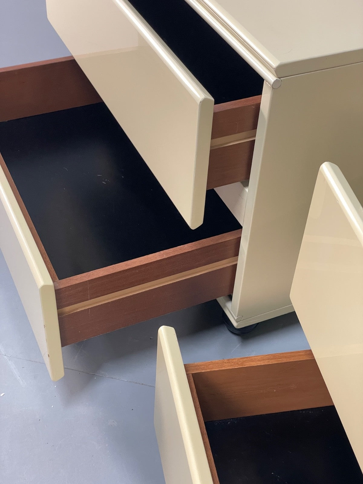 Vintage Cream Bedside Cabinets Pair Of 1970s EB11060 MWOO7