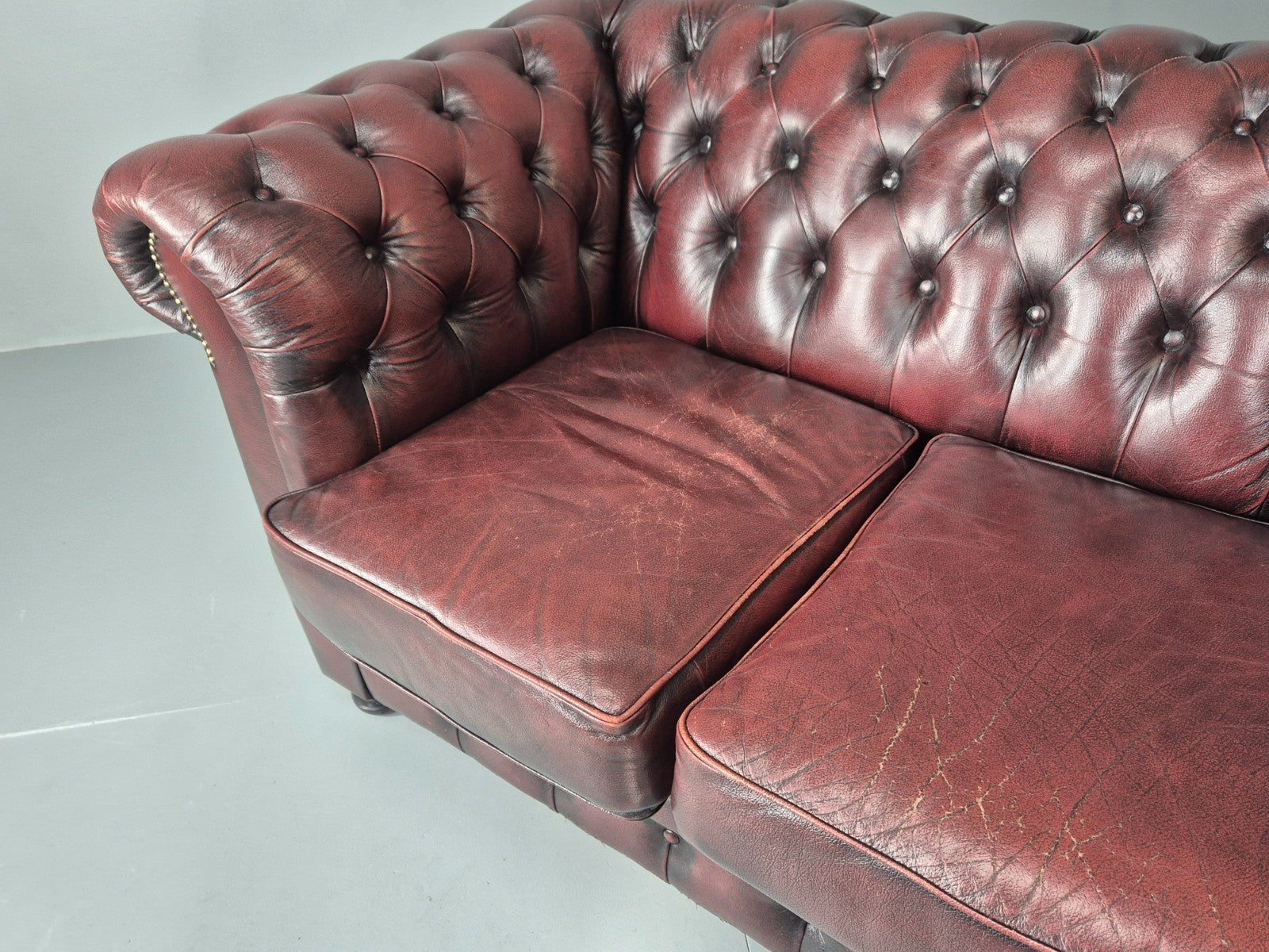 Two Seat Vintage Chesterfield Sofa Red Leather 1980s Retro EB11360 VCHE7