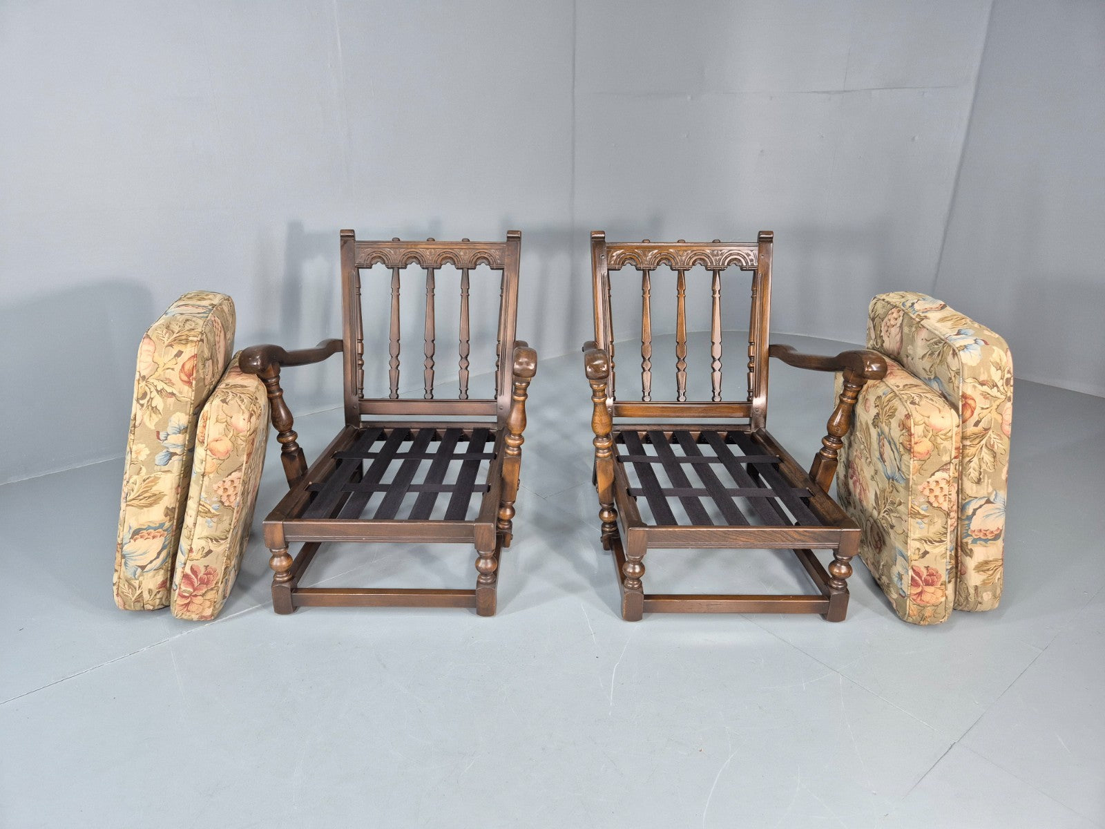 2 Ercol Cloister Lounge Chairs Dark Elm Frame Floral Upholstery 70s EB10987 VCAR6