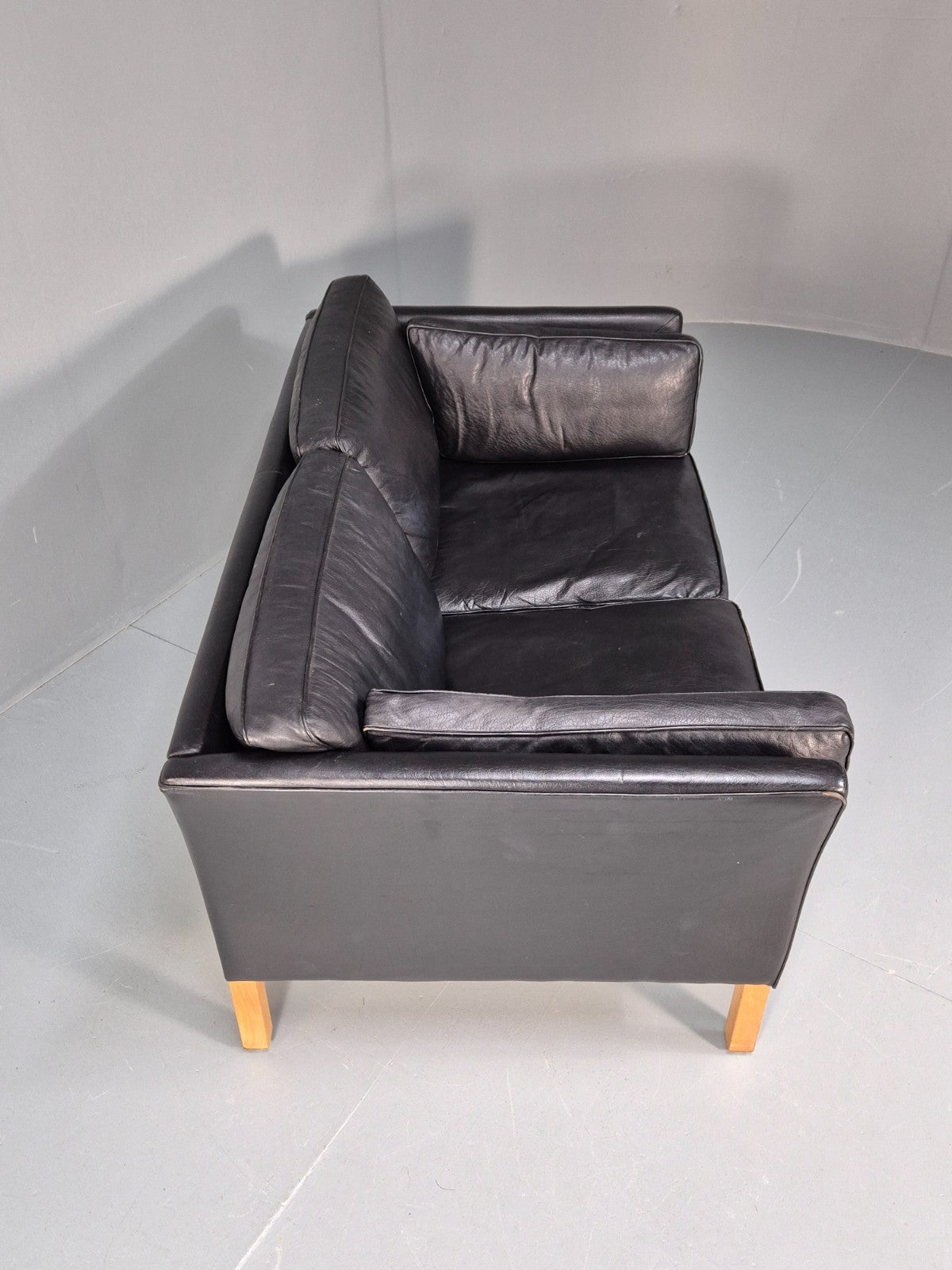 Retro Danish Two Seater Sofa Danish Black Leather 1980s MCM EB10120 M2SS11