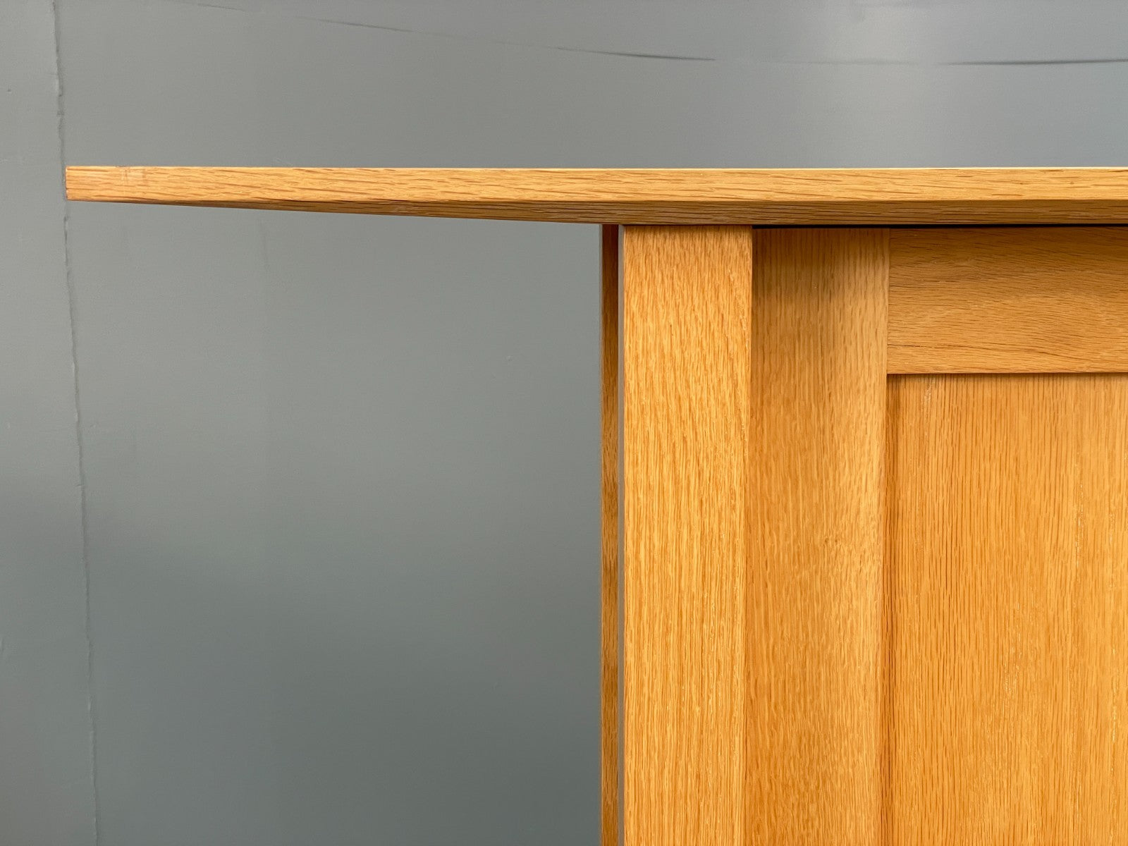 Modern Solid Oak Sideboard Nice Curving Handles Angled Legs EB10684 MWOO5